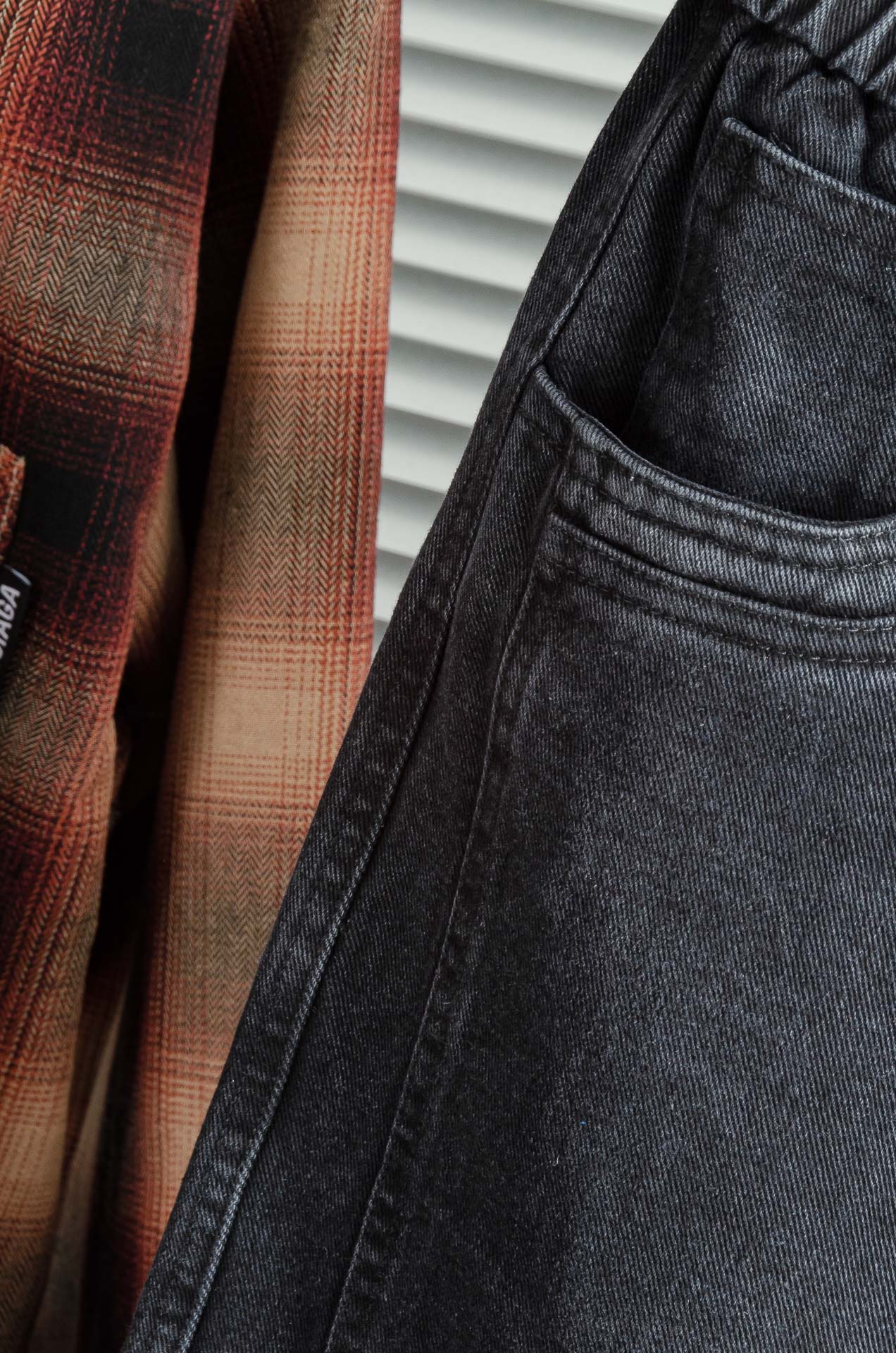 New# 巴黎世家2025最新弹力松紧腰搭配抽绳男士休闲运动长裤#专为追求时尚与舒适的您而设计。极简的风