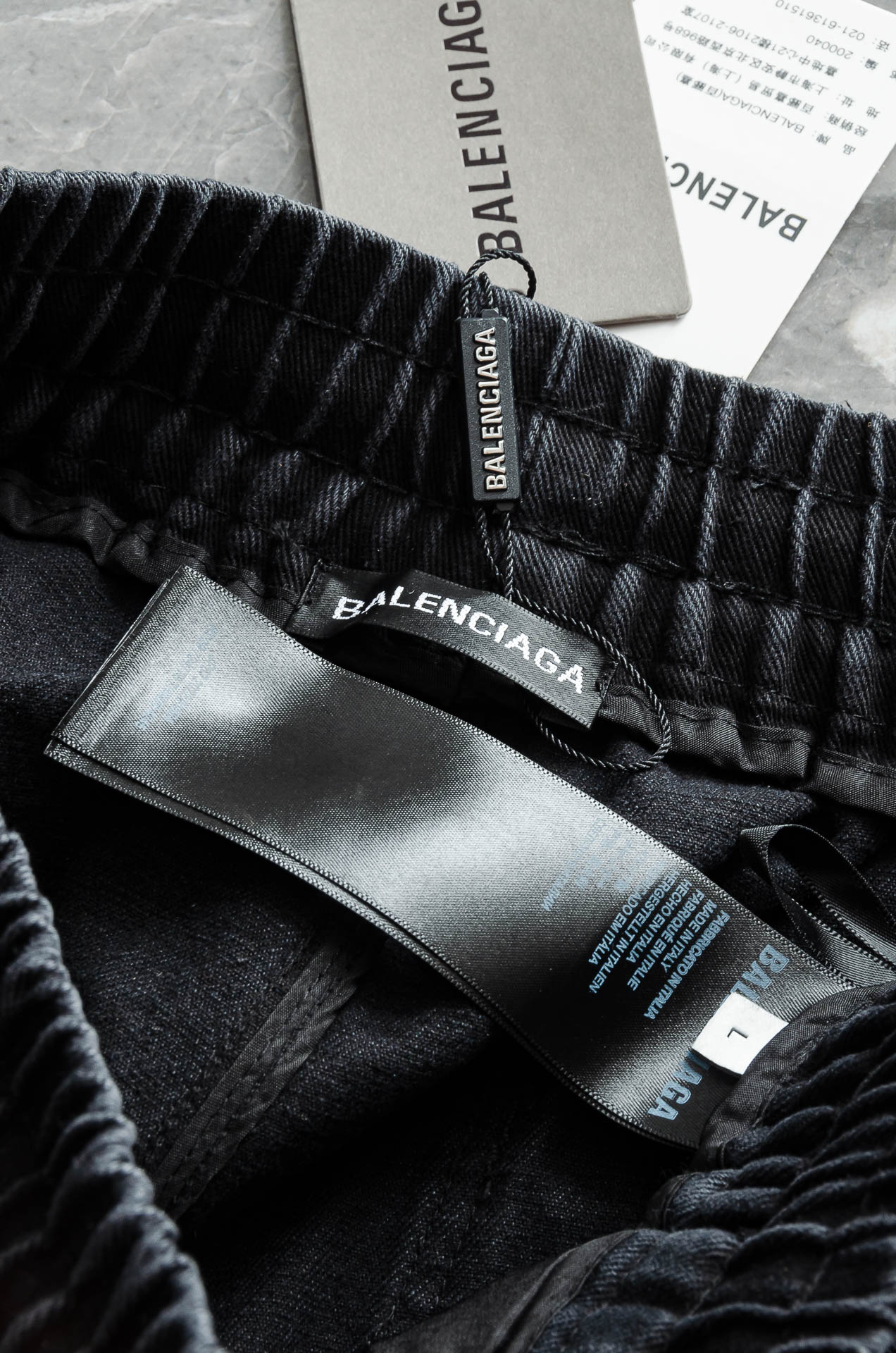 New# 巴黎世家2025最新弹力松紧腰搭配抽绳男士休闲运动长裤#专为追求时尚与舒适的您而设计。极简的风