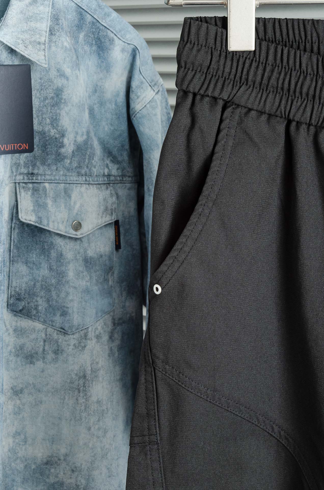 New# LV 2025最新弹力松紧腰搭配抽绳男士休闲运动长裤#专为追求时尚与舒适的您而设计。极简的风格