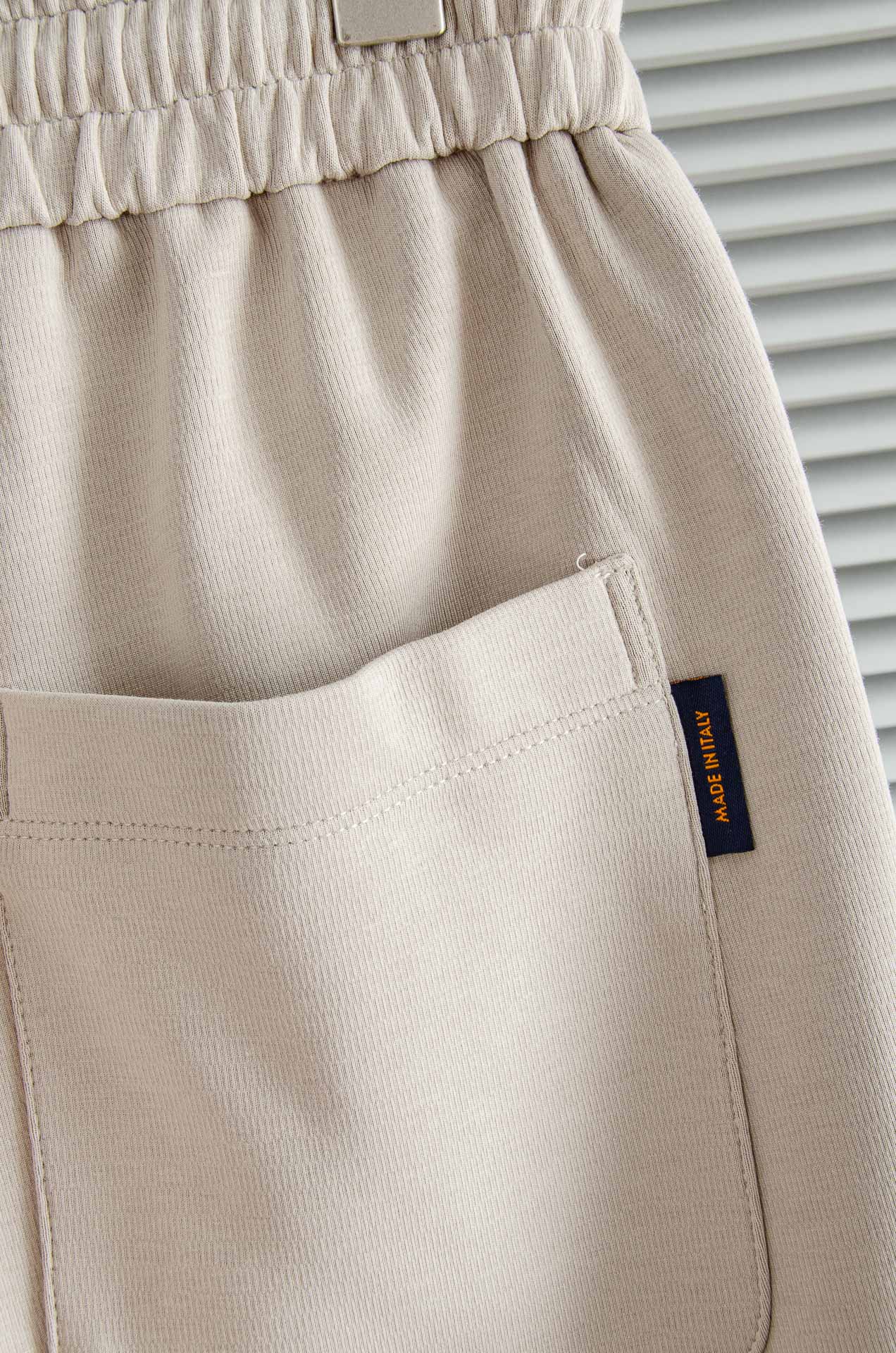 New# LV 2025最新弹力松紧腰搭配抽绳男士休闲运动长裤#专为追求时尚与舒适的您而设计。极简的风格