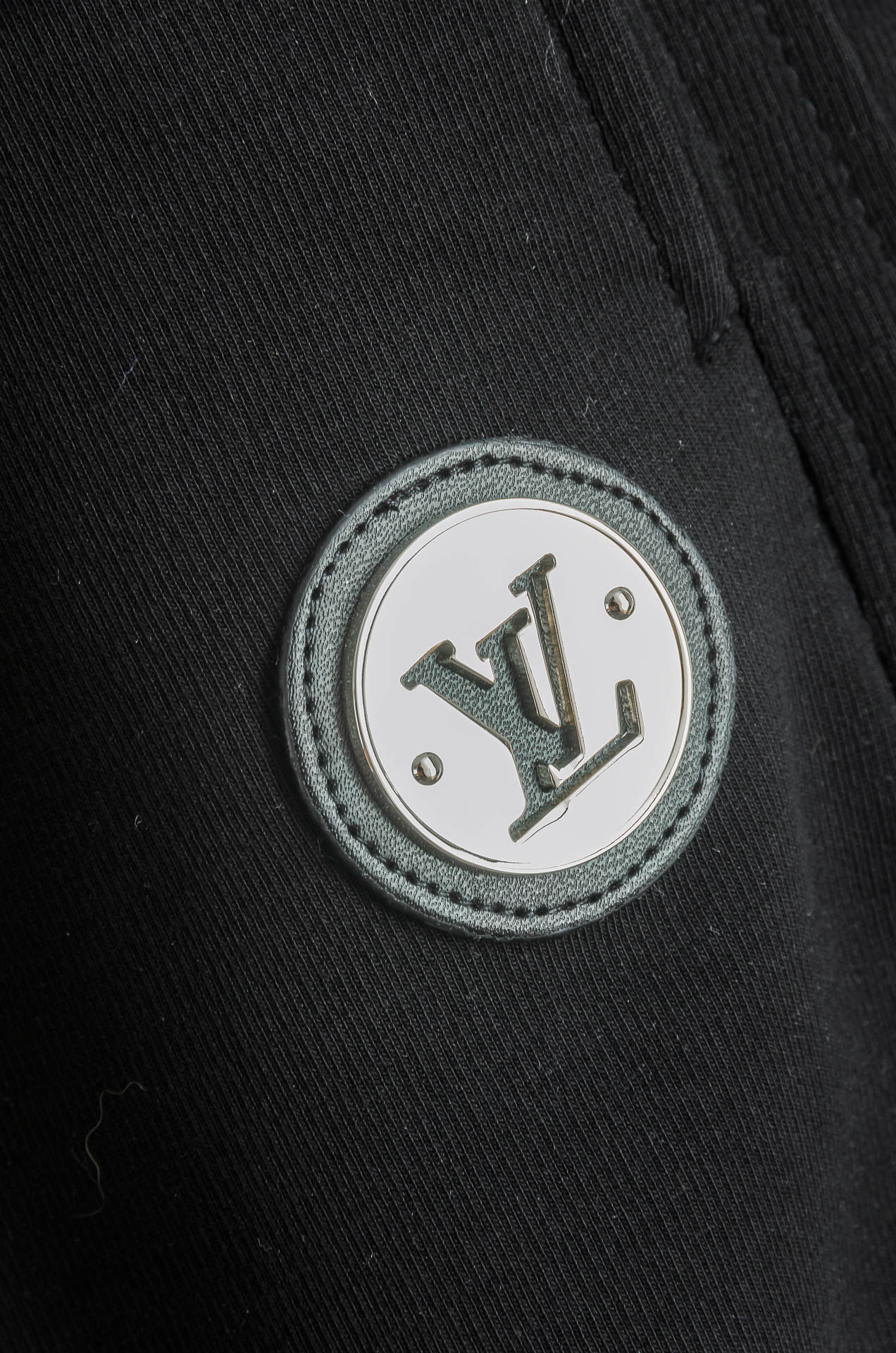 New# LV 2025最新弹力松紧腰搭配抽绳男士休闲运动长裤#专为追求时尚与舒适的您而设计。极简的风格