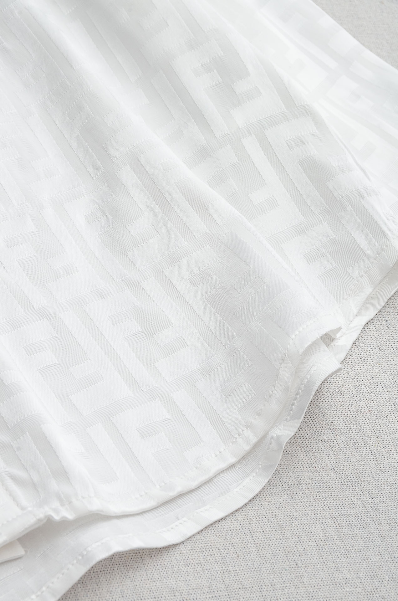 Fendi芬迪 2025新款满幅提花衬衣 #都市简约个性高级风，经典全景提花字母图案设计!最新时尚潮流人