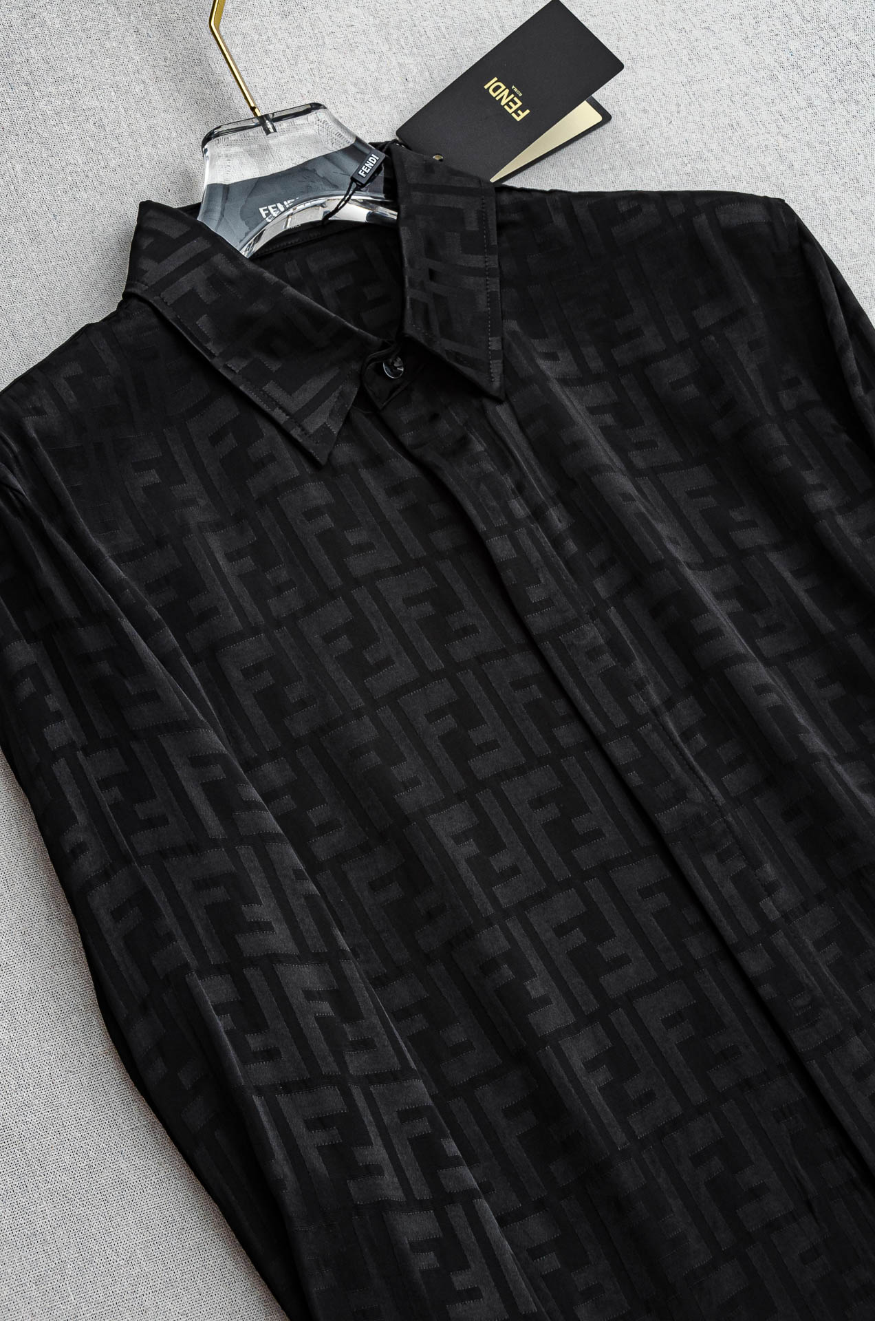 Fendi芬迪 2025新款满幅提花衬衣 #都市简约个性高级风，经典全景提花字母图案设计!最新时尚潮流人