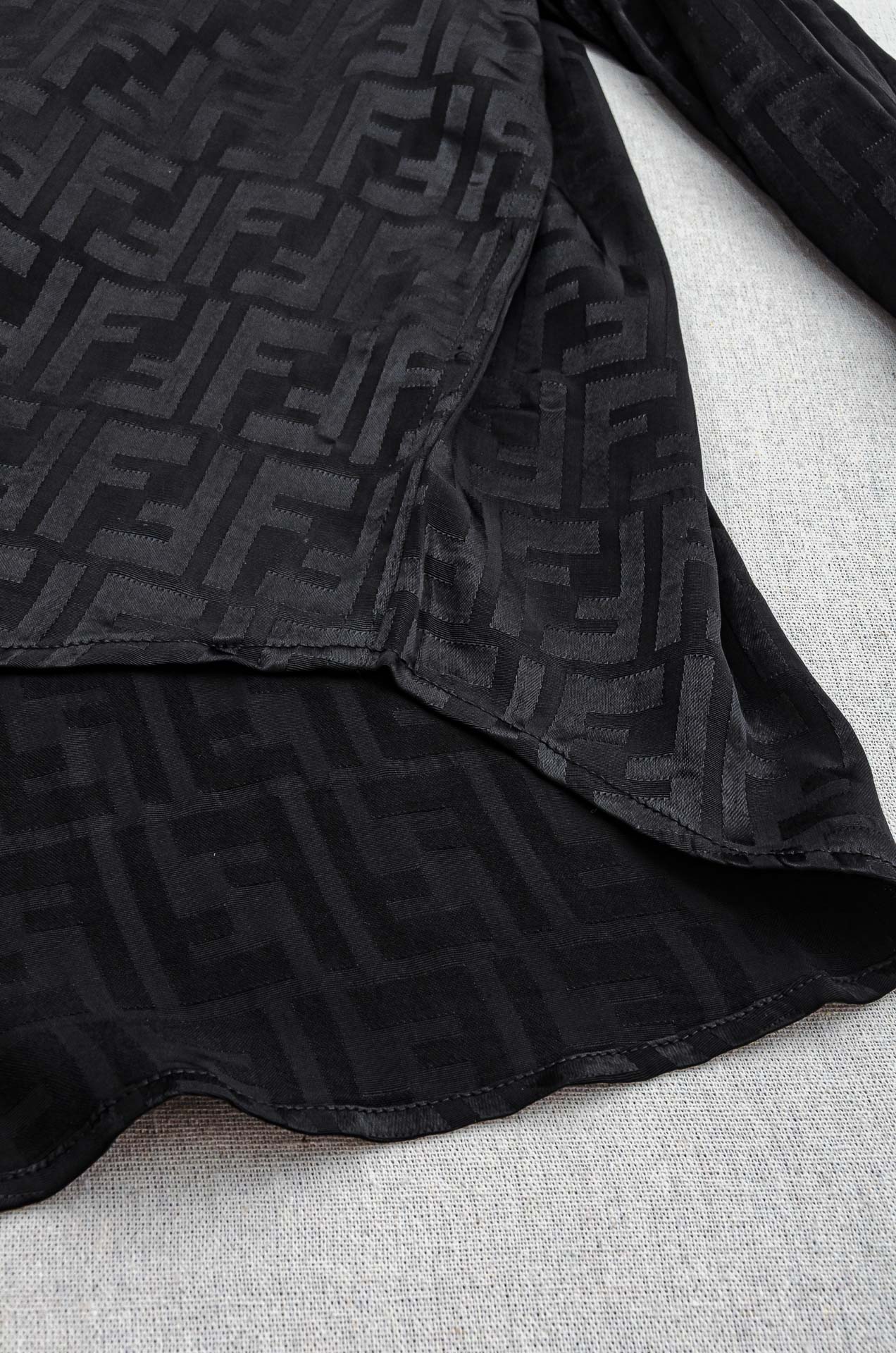 Fendi芬迪 2025新款满幅提花衬衣 #都市简约个性高级风，经典全景提花字母图案设计!最新时尚潮流人