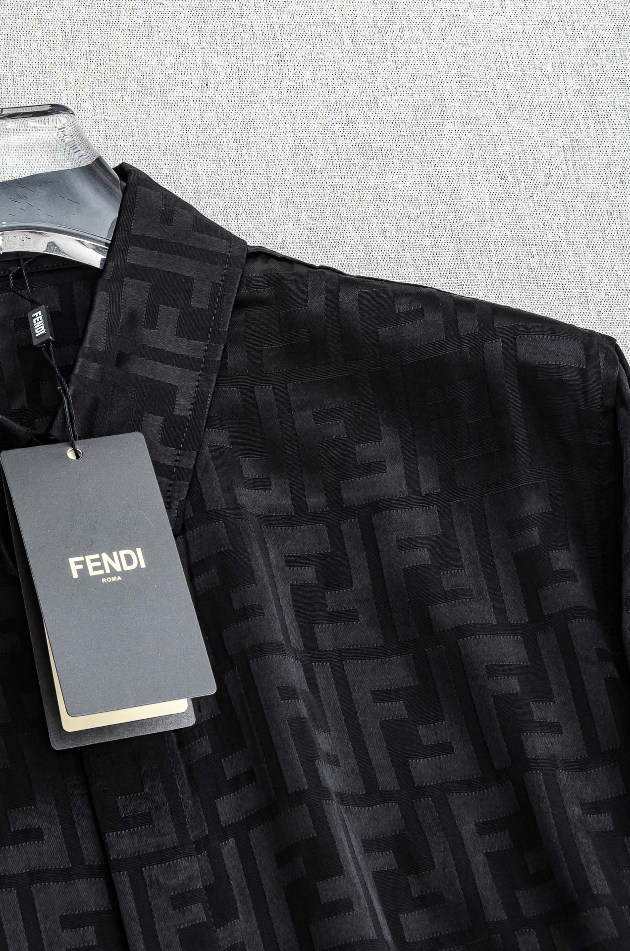 Fendi芬迪 2025新款满幅提花衬衣 #都市简约个性高级风，经典全景提花字母图案设计!最新时尚潮流人