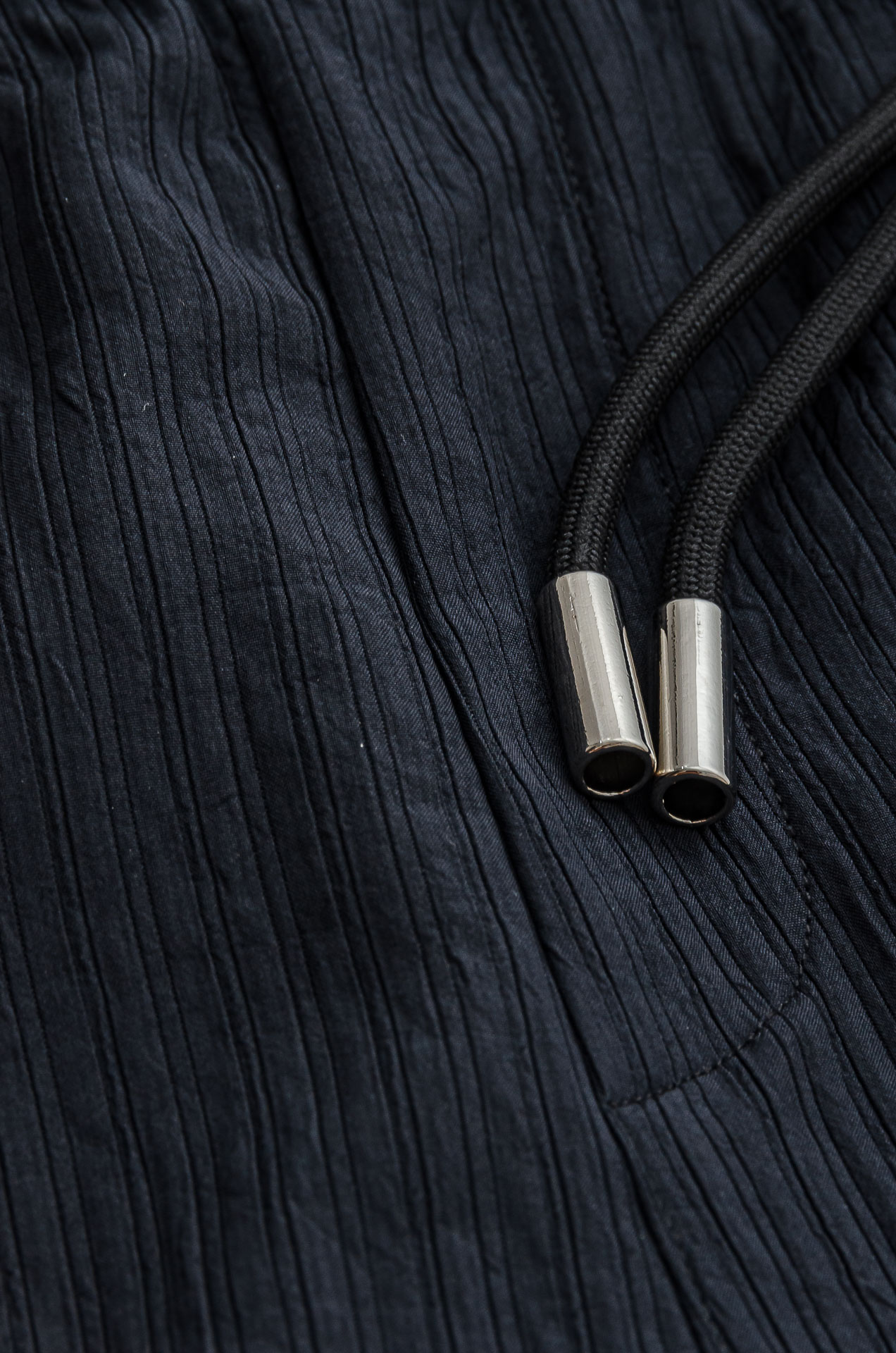 罗意威loewe立体刺绣修饰弹力抽绳腰头男士休闲舒适直筒长裤其匠心打造，毋庸置疑的极品重磅，无需过多的词