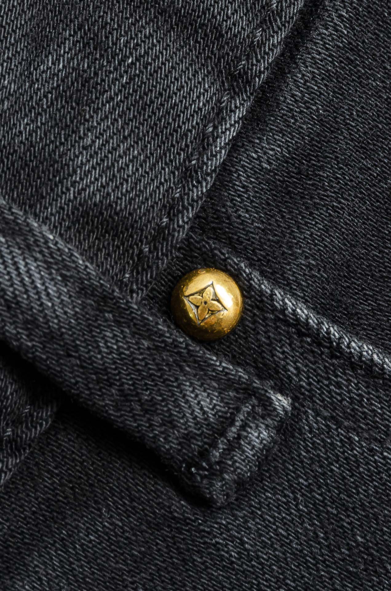 LV 2025男士时尚直筒牛仔长裤！最新裤装单品奉献，所有品质控男粉必须入手的极品，这样一条段位的牛仔裤