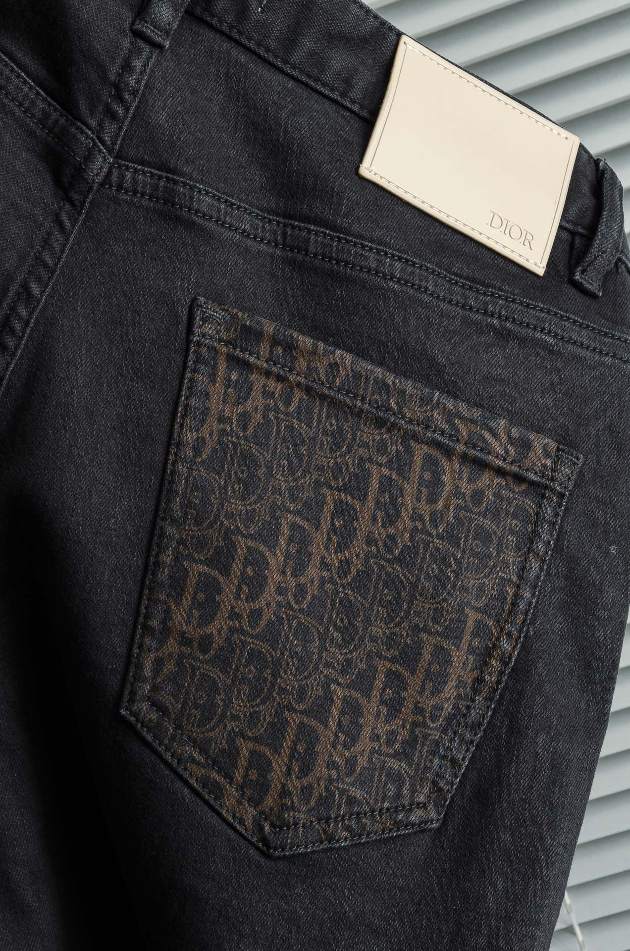 Dior 迪奥 2025男士时尚直筒牛仔长裤！最新裤装单品奉献，所有品质控男粉必须入手的极品，这样一条段