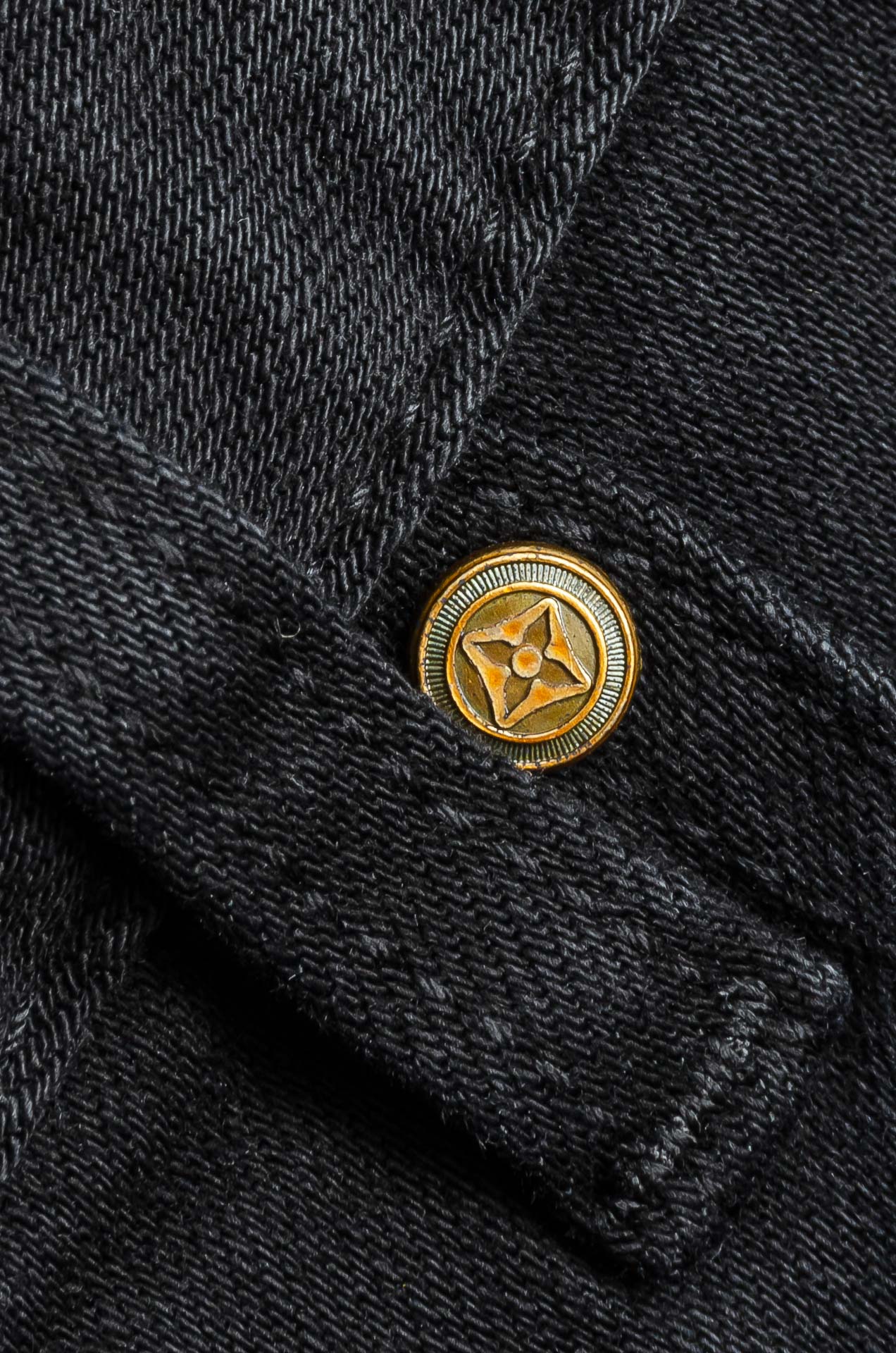 LV 2025男士时尚直筒牛仔长裤！最新裤装单品奉献，所有品质控男粉必须入手的极品，这样一条段位的牛仔裤