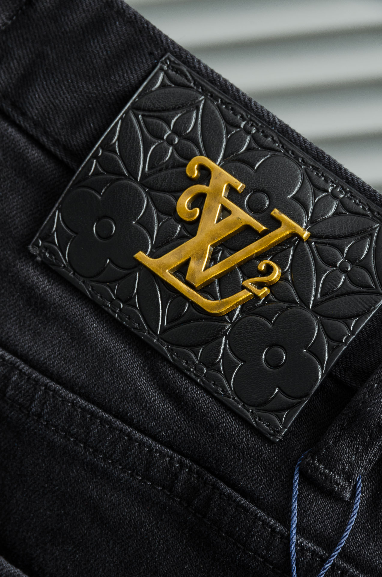 LV 2025男士时尚直筒牛仔长裤！最新裤装单品奉献，所有品质控男粉必须入手的极品，这样一条段位的牛仔裤