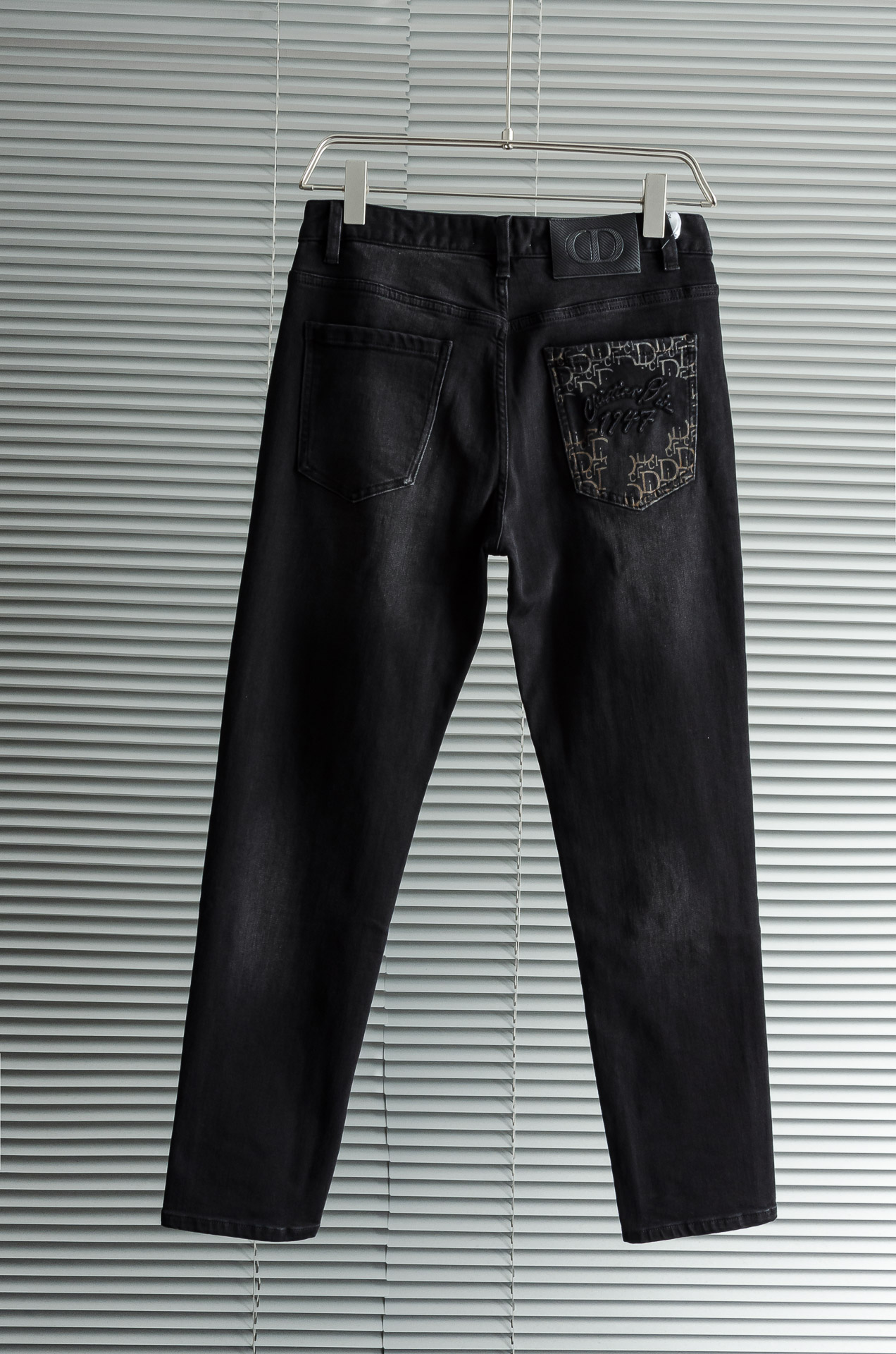 Dior 迪奥 2025男士时尚直筒牛仔长裤！最新裤装单品奉献，所有品质控男粉必须入手的极品，这样一条段