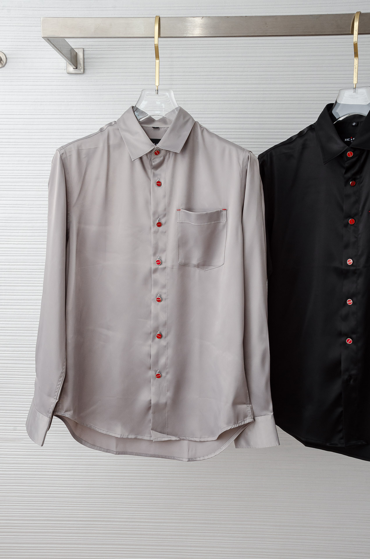 kiton2025新品 流光质感缎面面料，休闲定制纽扣免烫男士典雅纯色翻领长袖衬衫真的是秋季必备款了，抗