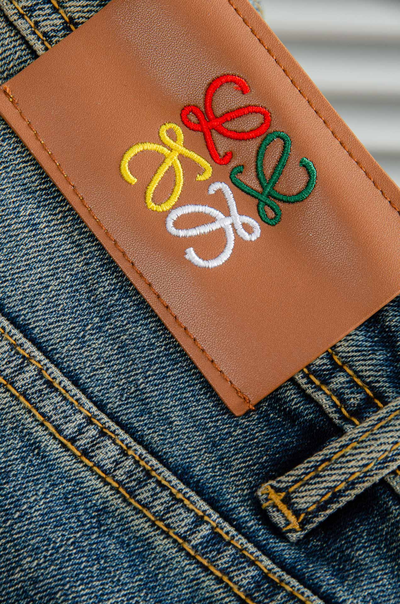 罗意威loewe 男士时装款商务休闲丹宁牛仔裤巴黎秀场演绎款！！高端奢华且非常牛掰的一款丹宁裤装，前插袋