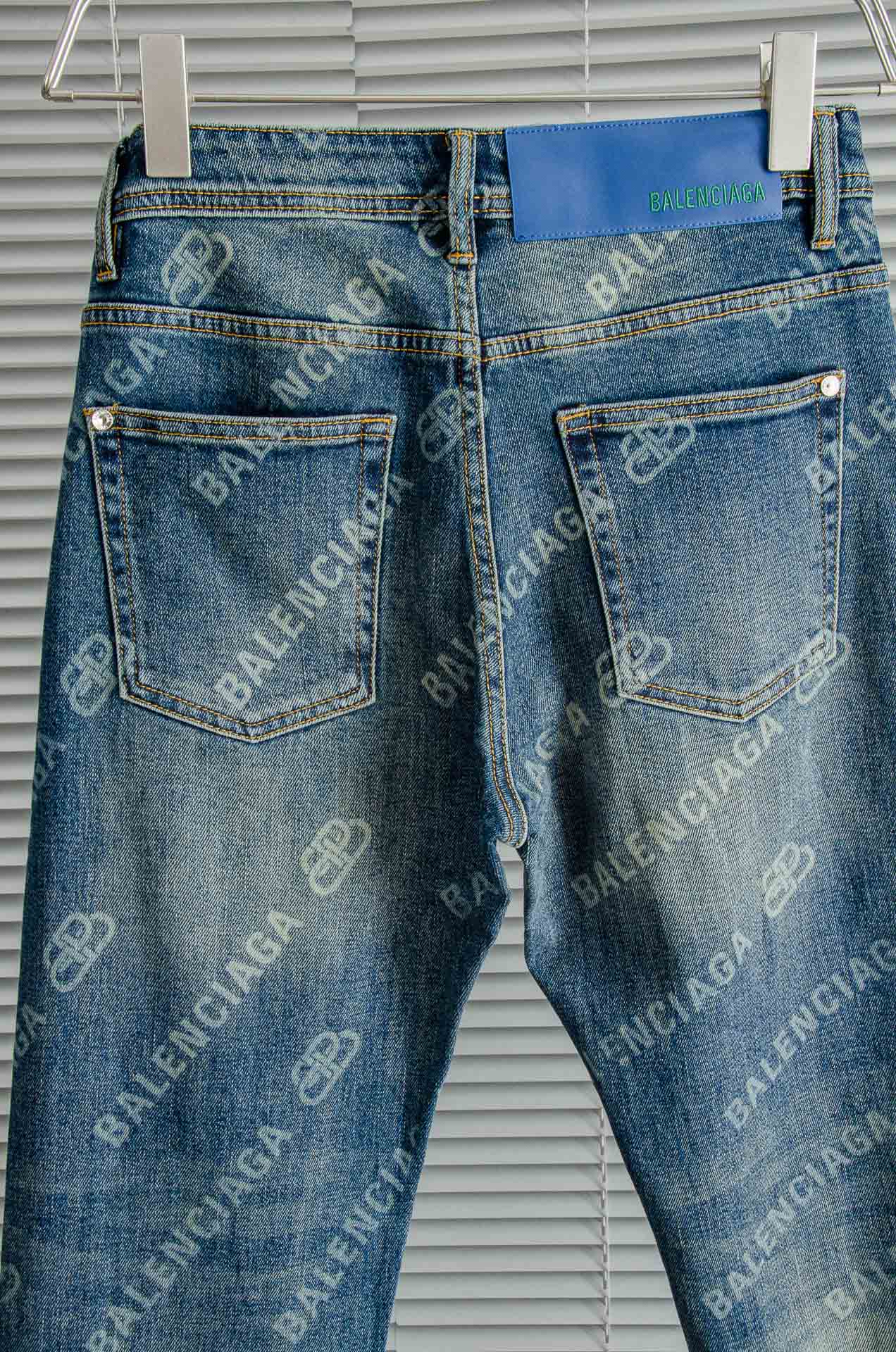 巴黎世家 男士时装款商务休闲丹宁牛仔裤巴黎秀场演绎款！！高端奢华且非常牛掰的一款丹宁裤装，前插袋饰有当季