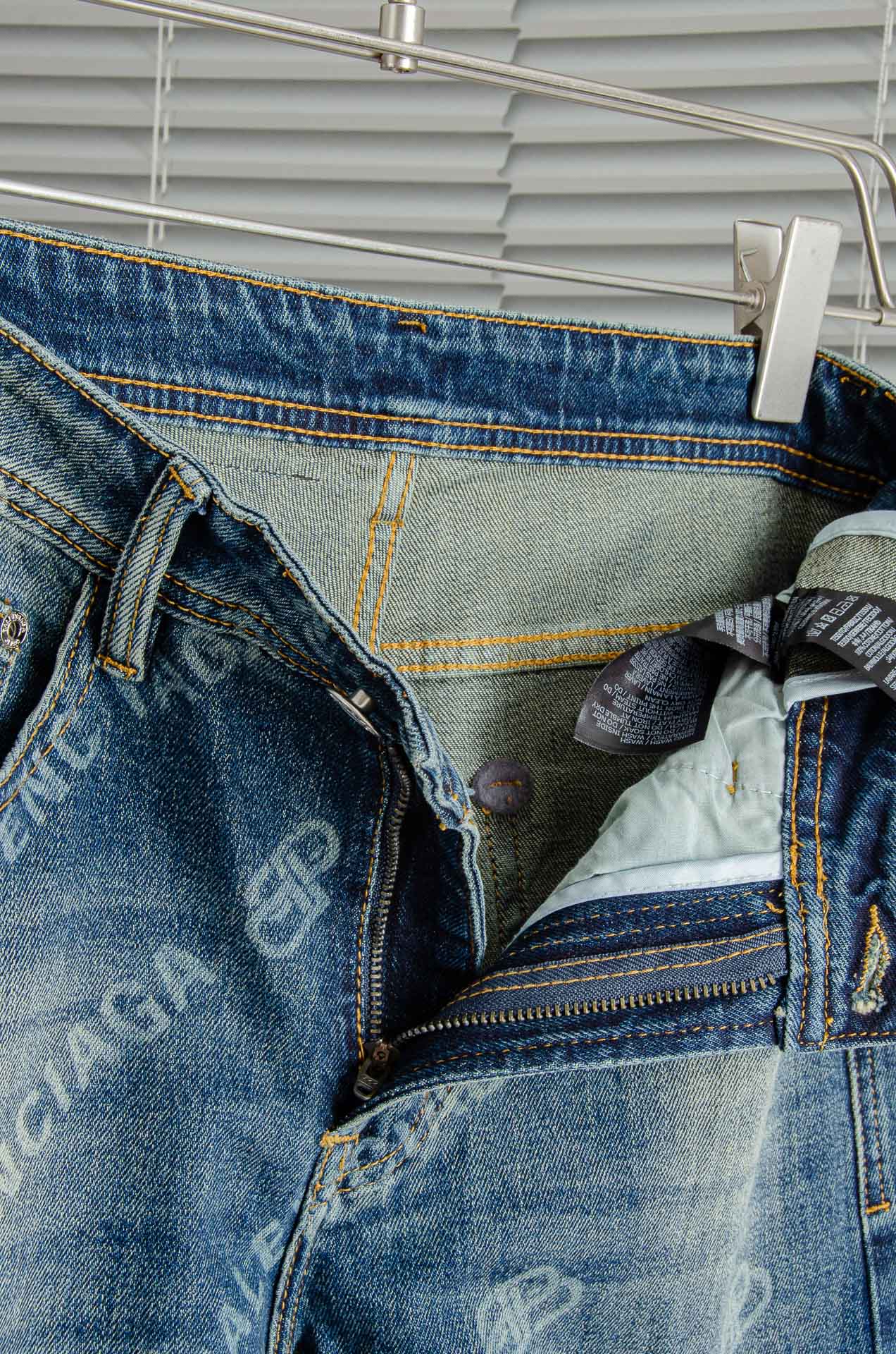 巴黎世家 男士时装款商务休闲丹宁牛仔裤巴黎秀场演绎款！！高端奢华且非常牛掰的一款丹宁裤装，前插袋饰有当季