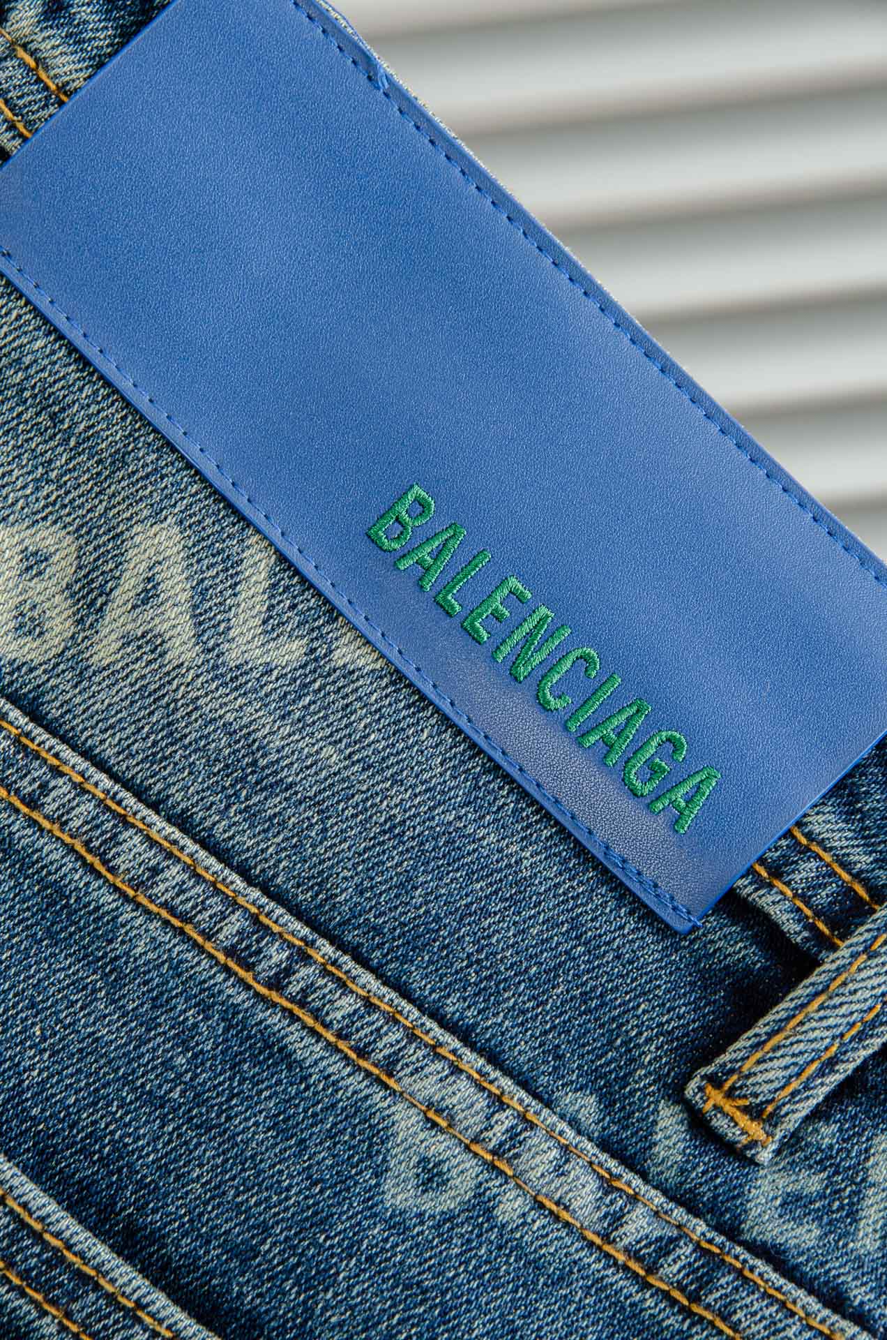 巴黎世家 男士时装款商务休闲丹宁牛仔裤巴黎秀场演绎款！！高端奢华且非常牛掰的一款丹宁裤装，前插袋饰有当季