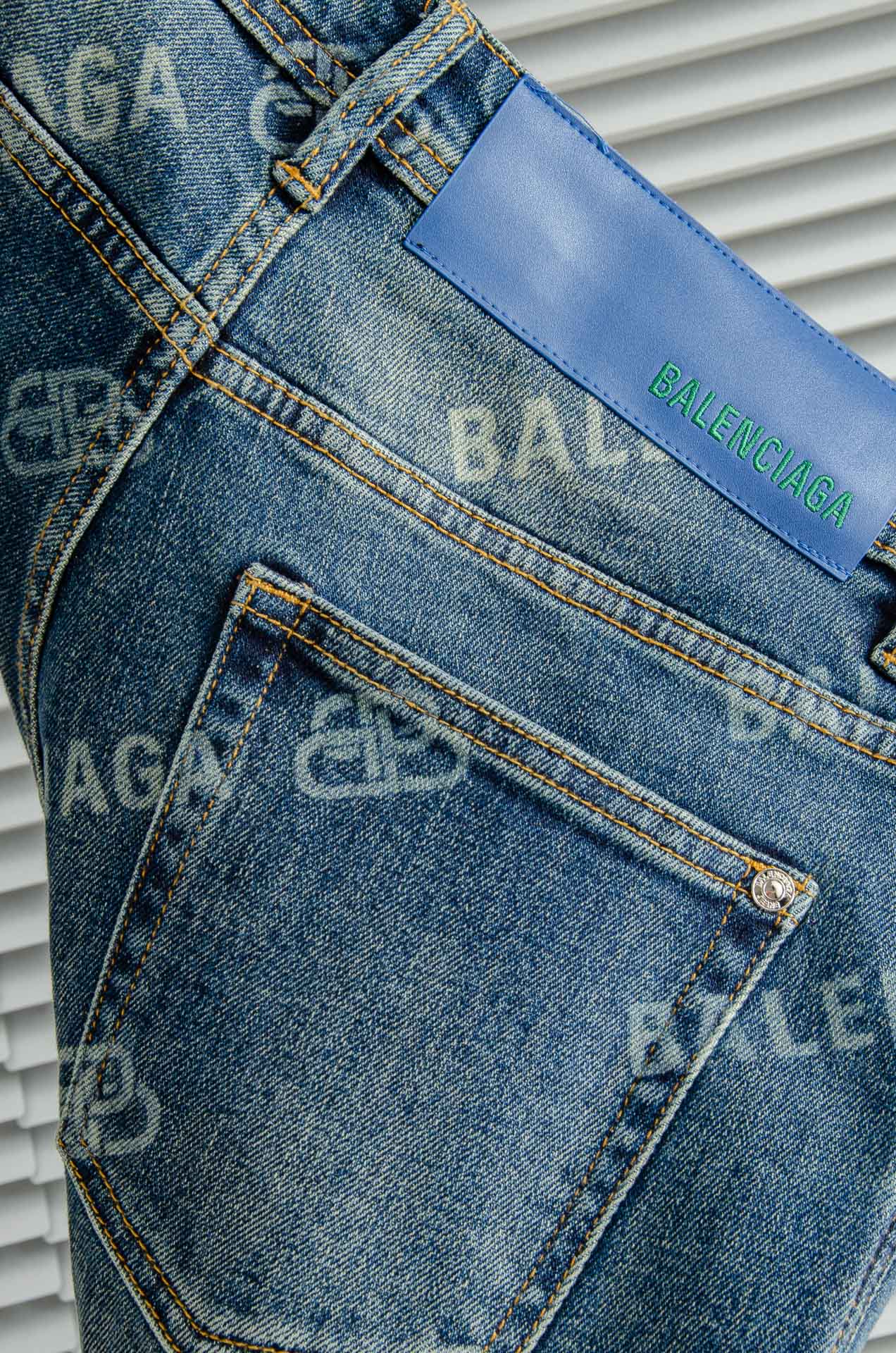 巴黎世家 男士时装款商务休闲丹宁牛仔裤巴黎秀场演绎款！！高端奢华且非常牛掰的一款丹宁裤装，前插袋饰有当季