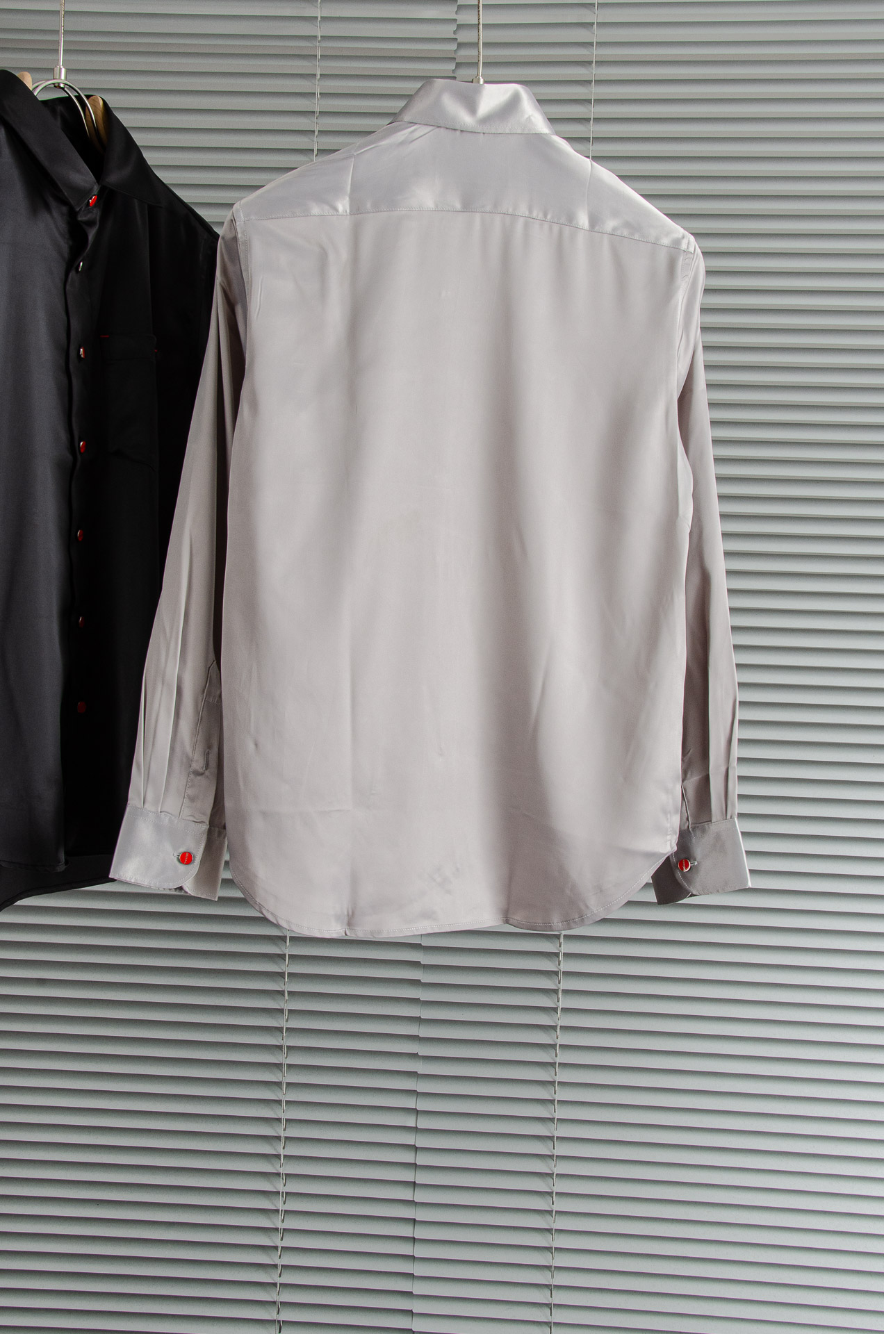 kiton2025新品 流光质感缎面面料，休闲定制纽扣免烫男士典雅纯色翻领长袖衬衫真的是秋季必备款了，抗