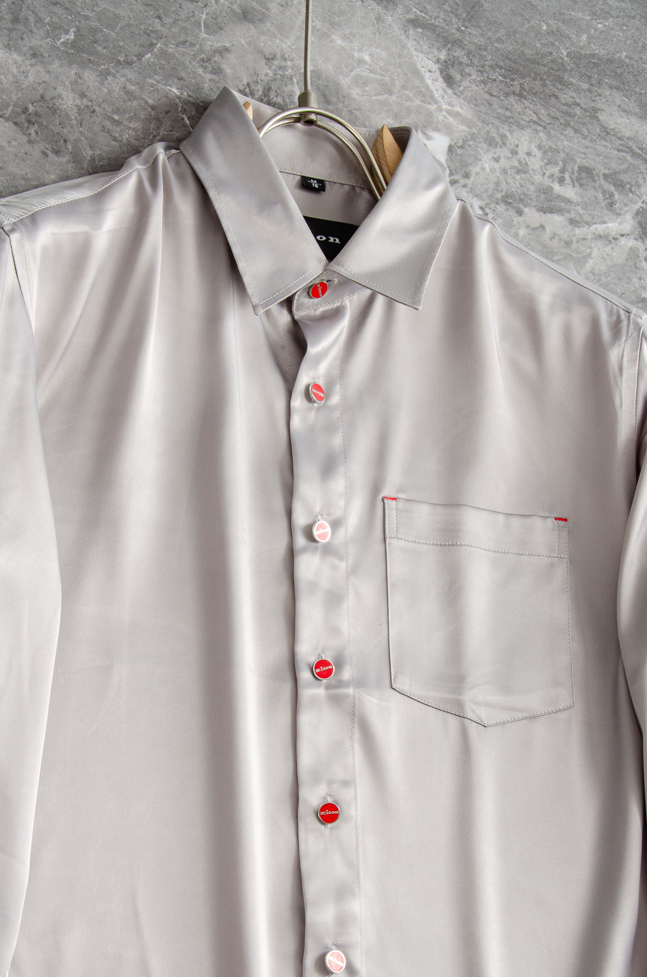 kiton2025新品 流光质感缎面面料，休闲定制纽扣免烫男士典雅纯色翻领长袖衬衫真的是秋季必备款了，抗