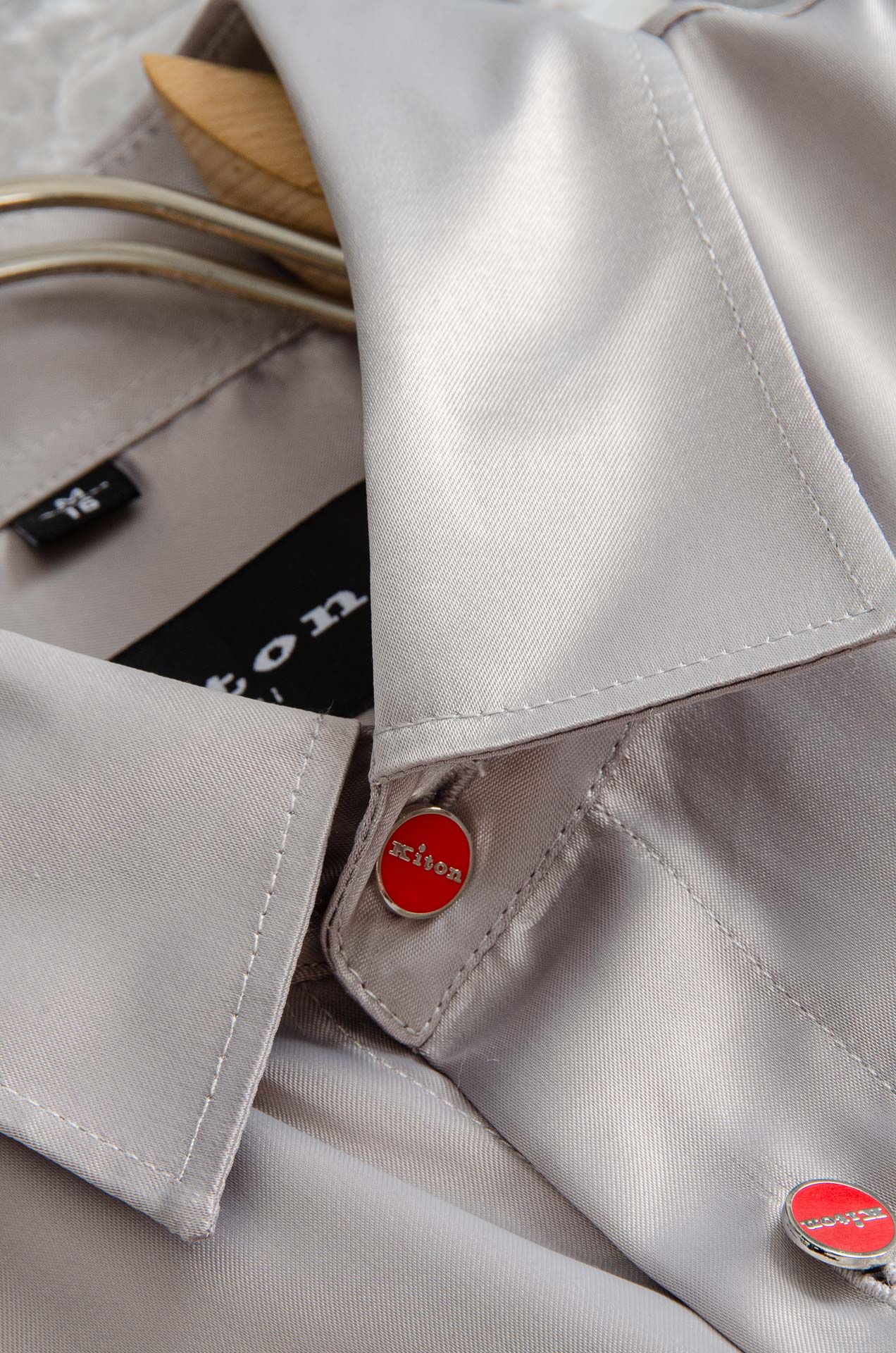 kiton2025新品 流光质感缎面面料，休闲定制纽扣免烫男士典雅纯色翻领长袖衬衫真的是秋季必备款了，抗