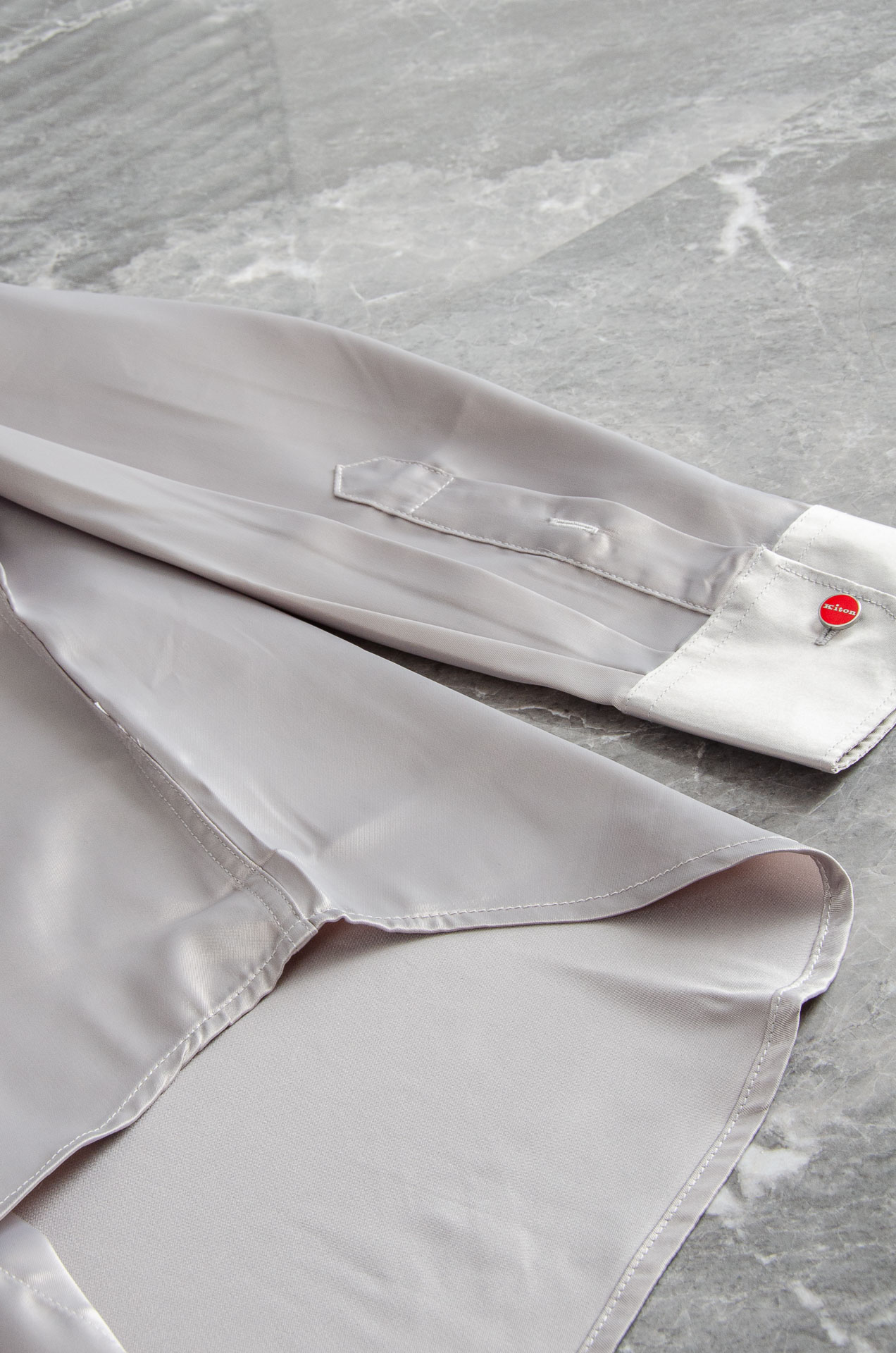 kiton2025新品 流光质感缎面面料，休闲定制纽扣免烫男士典雅纯色翻领长袖衬衫真的是秋季必备款了，抗