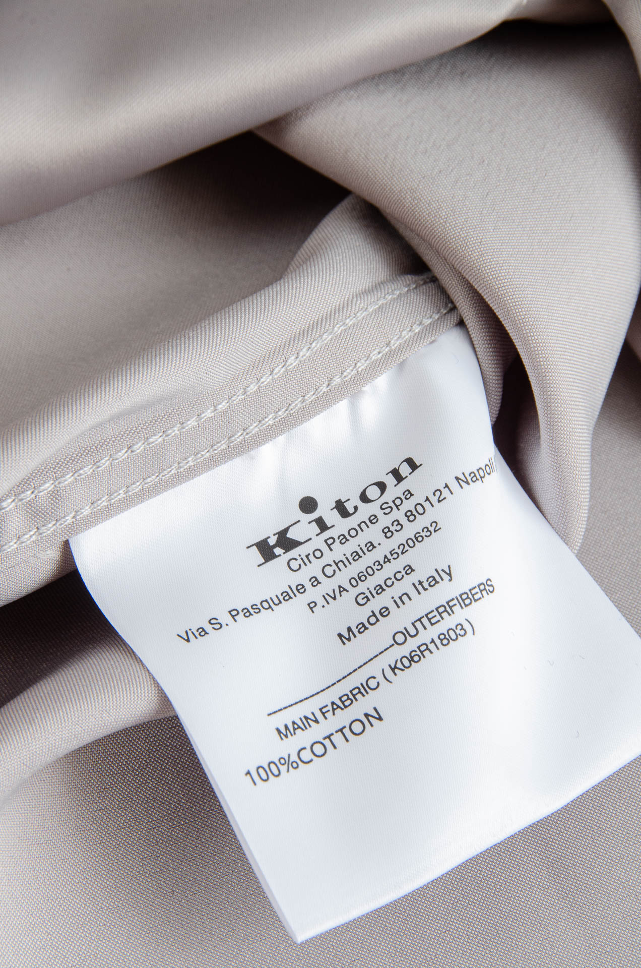 kiton2025新品 流光质感缎面面料，休闲定制纽扣免烫男士典雅纯色翻领长袖衬衫真的是秋季必备款了，抗