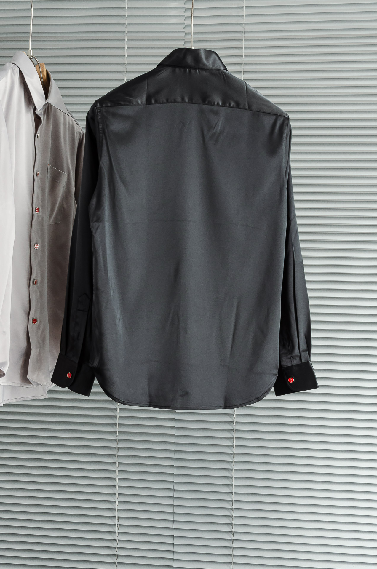 kiton2025新品 流光质感缎面面料，休闲定制纽扣免烫男士典雅纯色翻领长袖衬衫真的是秋季必备款了，抗