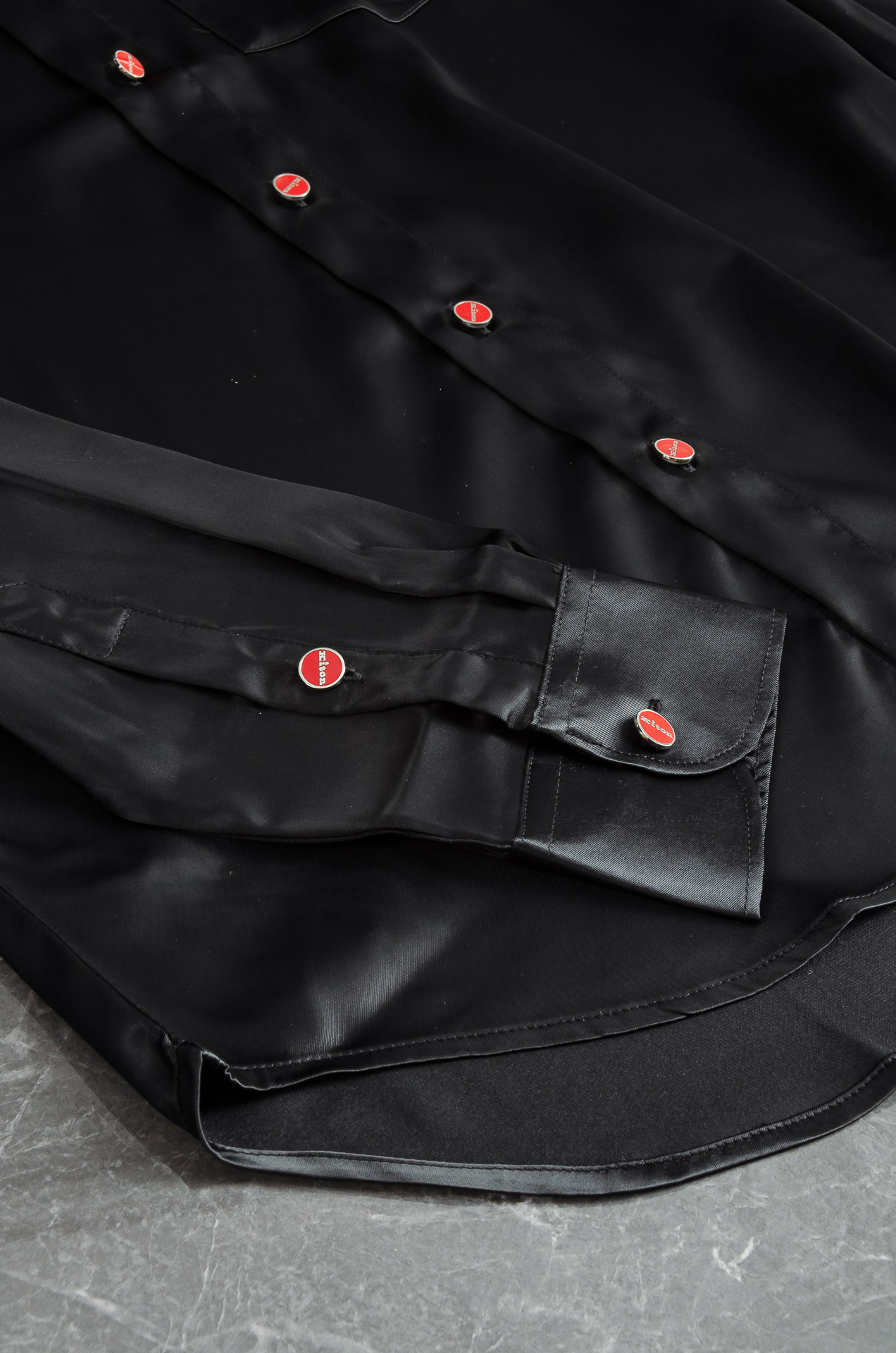 kiton2025新品 流光质感缎面面料，休闲定制纽扣免烫男士典雅纯色翻领长袖衬衫真的是秋季必备款了，抗