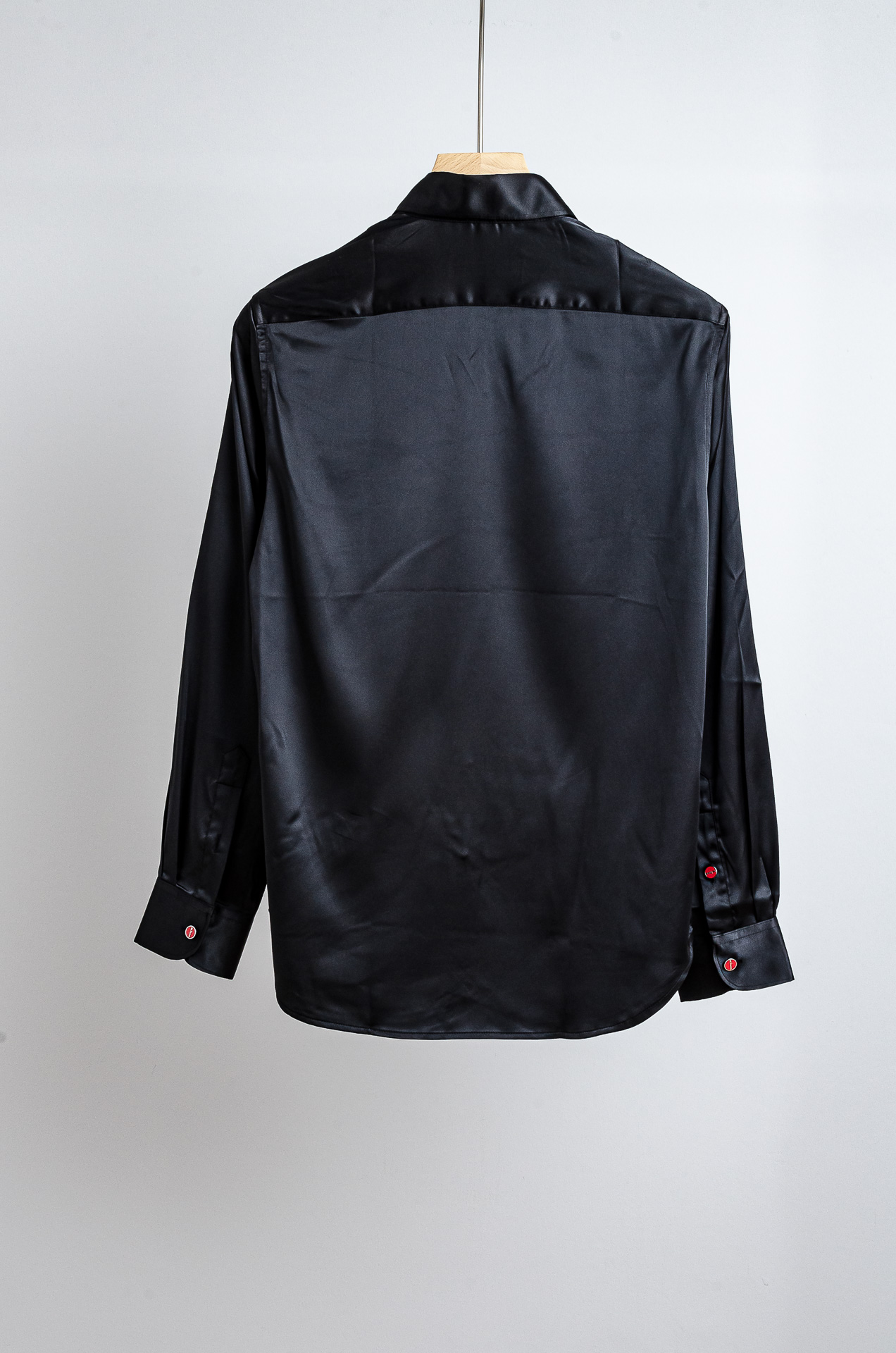 ☀️☀️kiton2025新品高端商务休闲定制纽扣免烫男士典雅纯色翻领长袖衬衫真的是秋季必备款了，抗皱耐