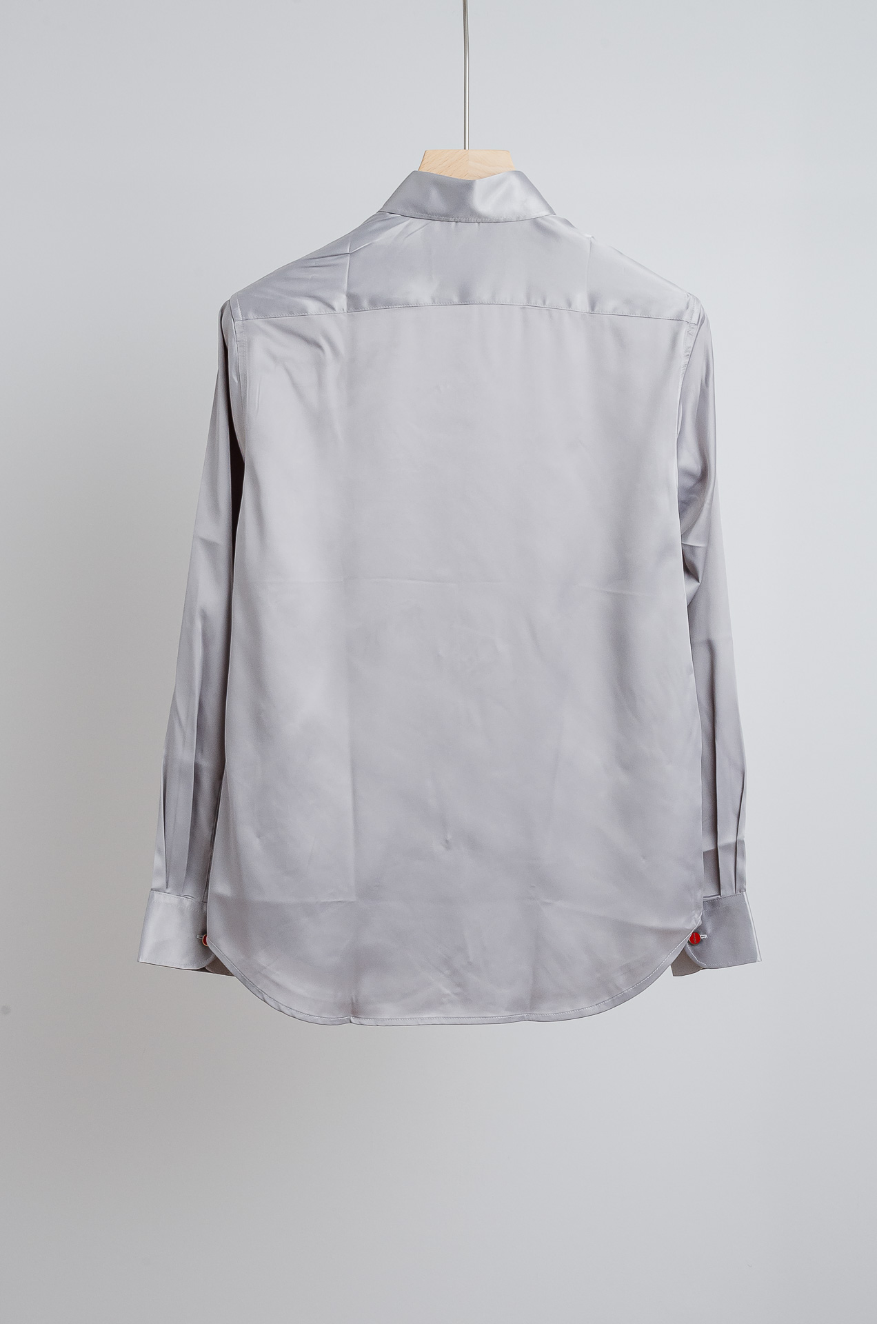 ☀️☀️kiton2025新品高端商务休闲定制纽扣免烫男士典雅纯色翻领长袖衬衫真的是秋季必备款了，抗皱耐