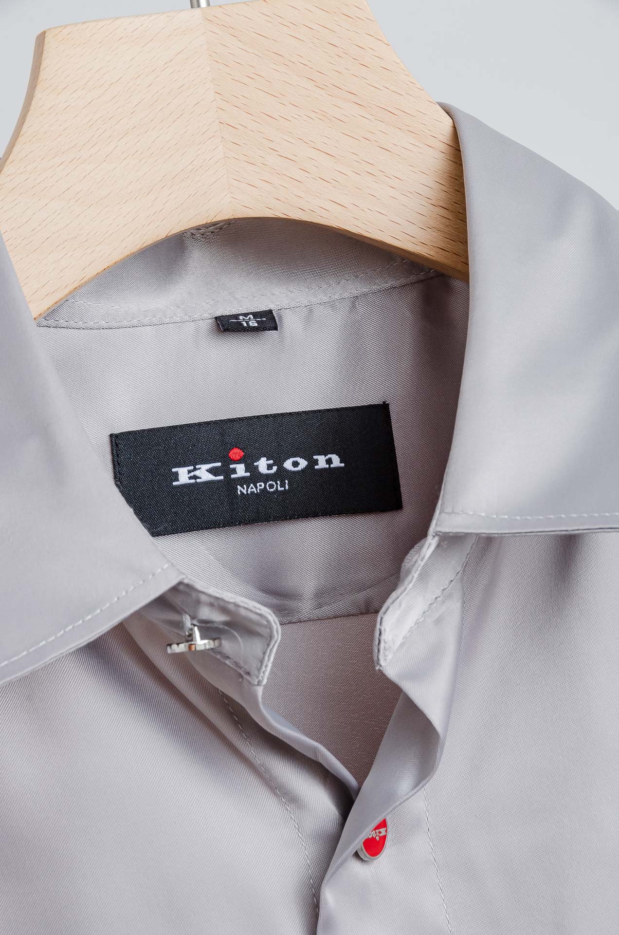 ☀️☀️kiton2025新品高端商务休闲定制纽扣免烫男士典雅纯色翻领长袖衬衫真的是秋季必备款了，抗皱耐