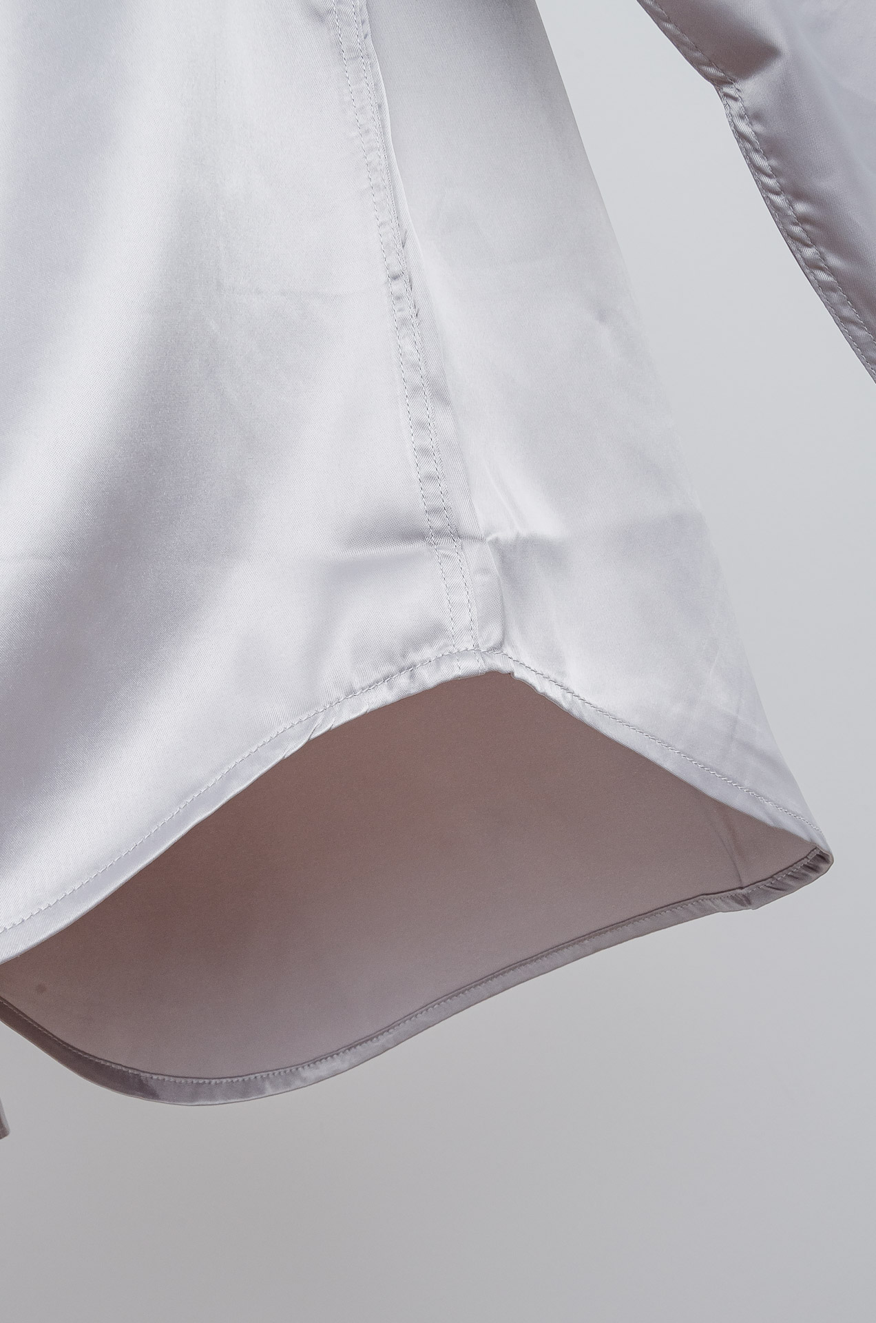 ☀️☀️kiton2025新品高端商务休闲定制纽扣免烫男士典雅纯色翻领长袖衬衫真的是秋季必备款了，抗皱耐