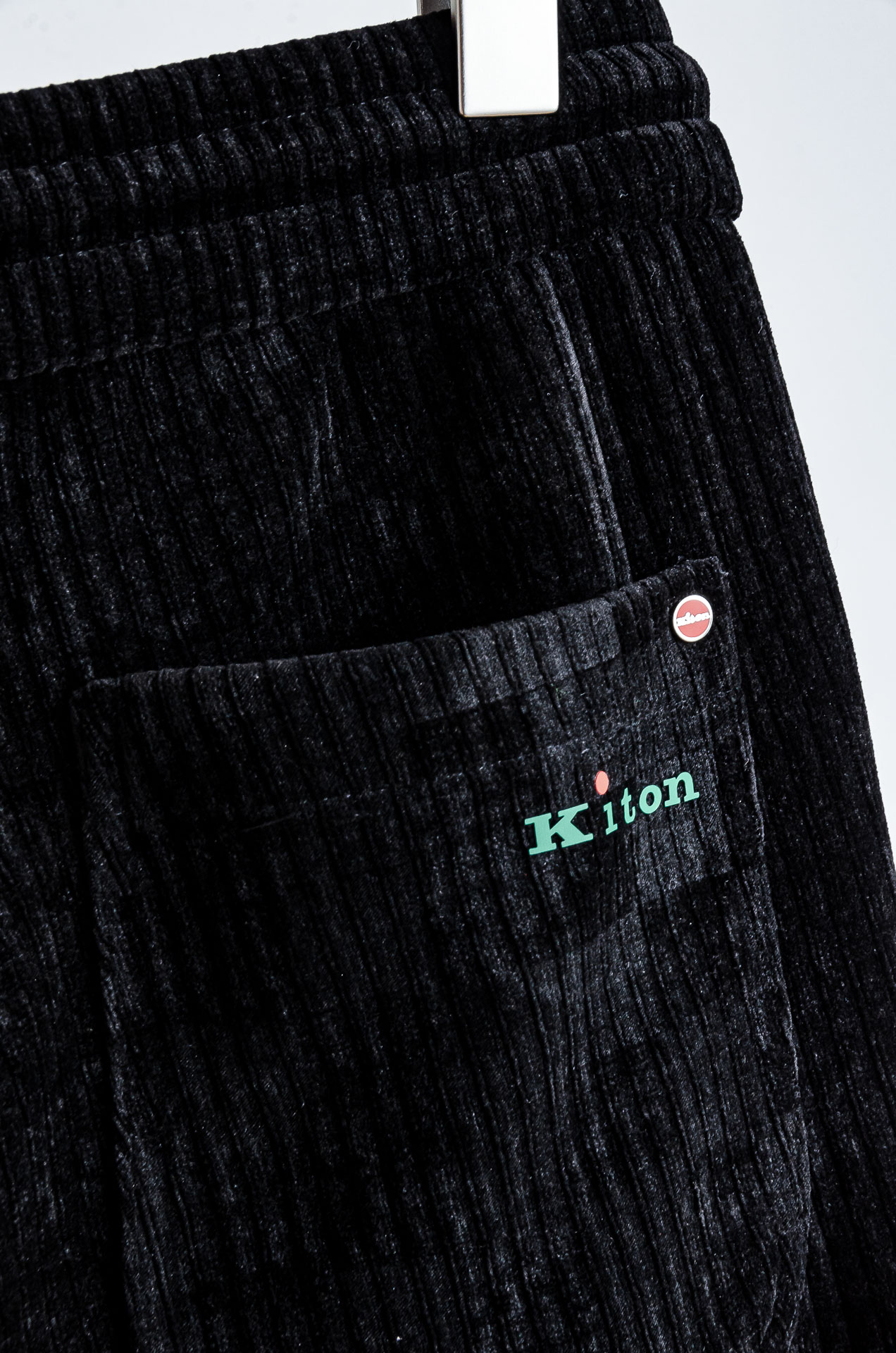 ☀️☀️kiton2025新品时装款舒适直筒立体剪裁完美修饰腿型男士商务休闲长裤极简风的一款休闲裤，采用