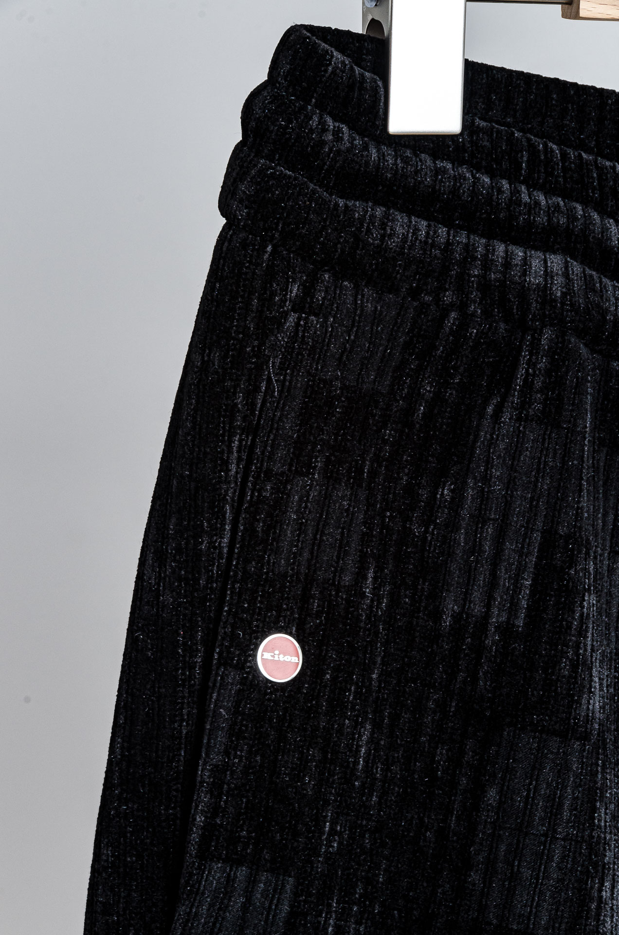 ☀️☀️kiton2025新品时装款舒适直筒立体剪裁完美修饰腿型男士商务休闲长裤极简风的一款休闲裤，采用