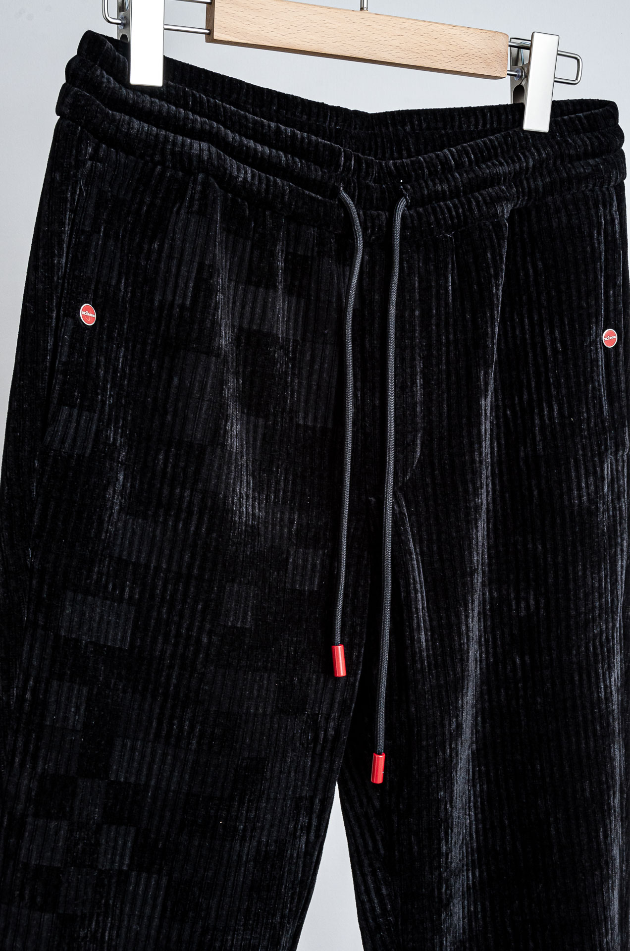 ☀️☀️kiton2025新品时装款舒适直筒立体剪裁完美修饰腿型男士商务休闲长裤极简风的一款休闲裤，采用