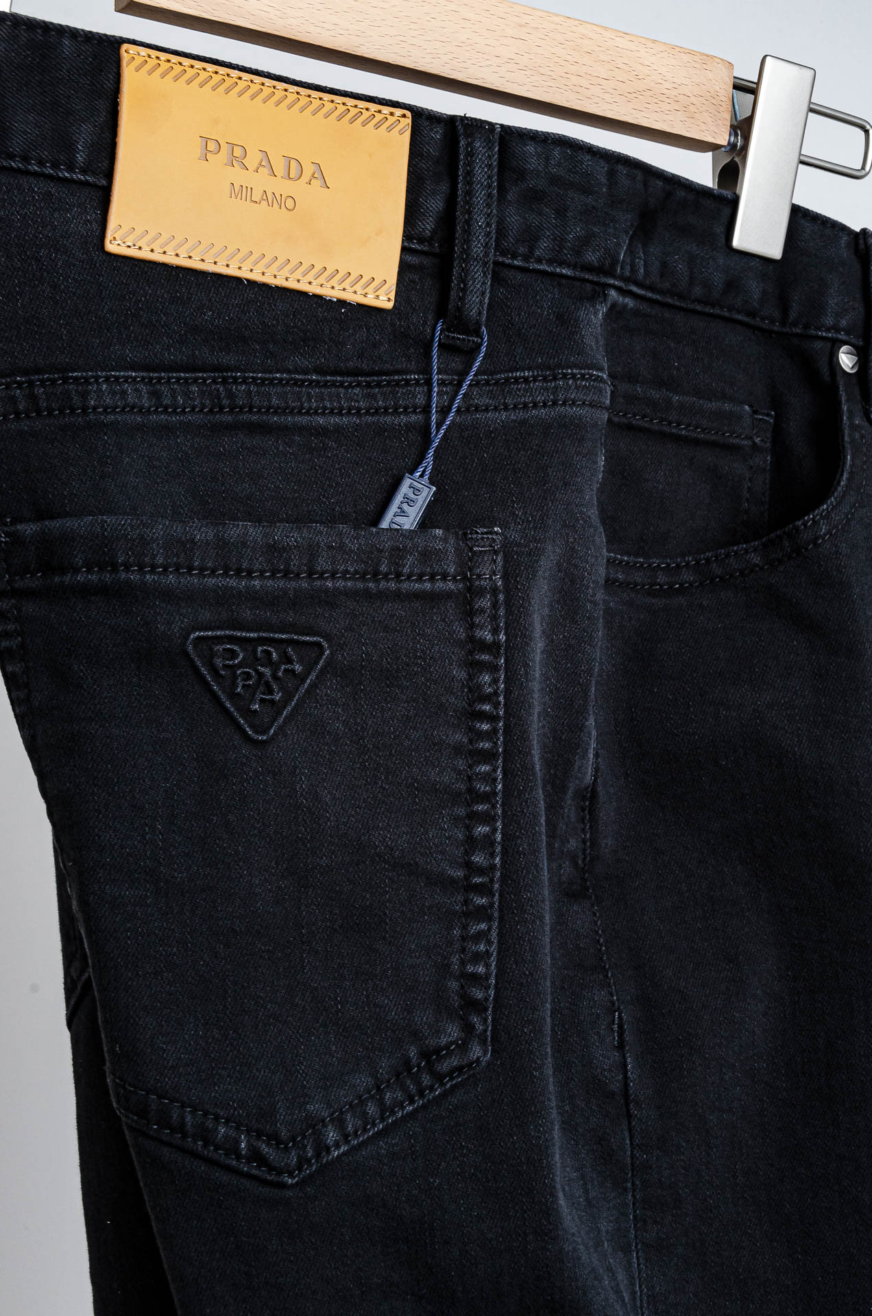 ☀️☀️Prada普拉达2026男士时尚直筒牛仔长裤！最新裤装单品奉献，所有品质控男粉必须入手的极品，这