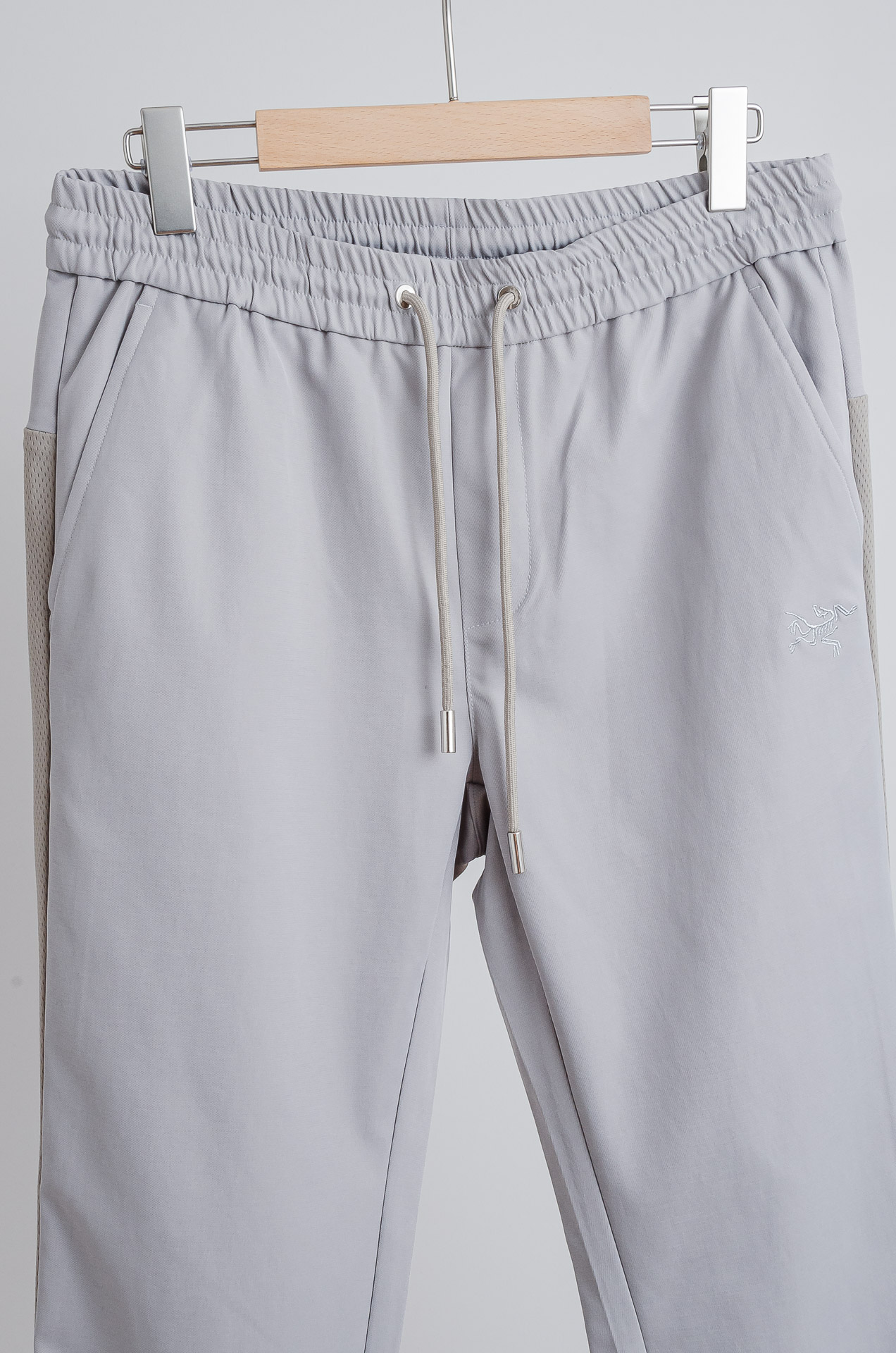 ☀️☀️始祖鸟2026 立体刺绣修饰弹力抽绳腰头男士休闲舒适直筒长裤其匠心打造，毋庸置疑的极品重磅，无需