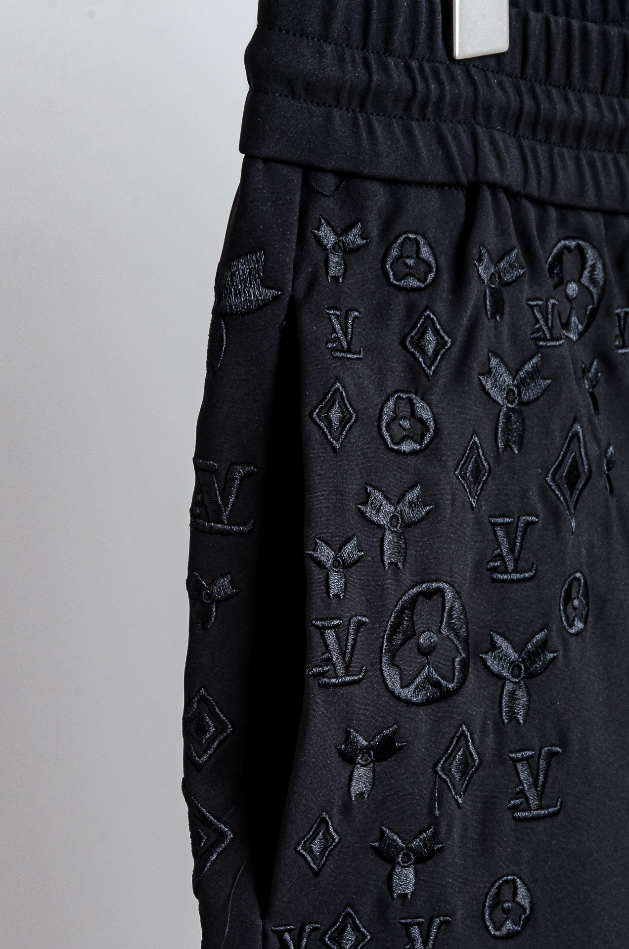 ☀️☀️L＊V. 2026ss立体刺绣修饰弹力抽绳腰头男士休闲舒适直筒长裤其匠心打造，毋庸置疑的极品重磅