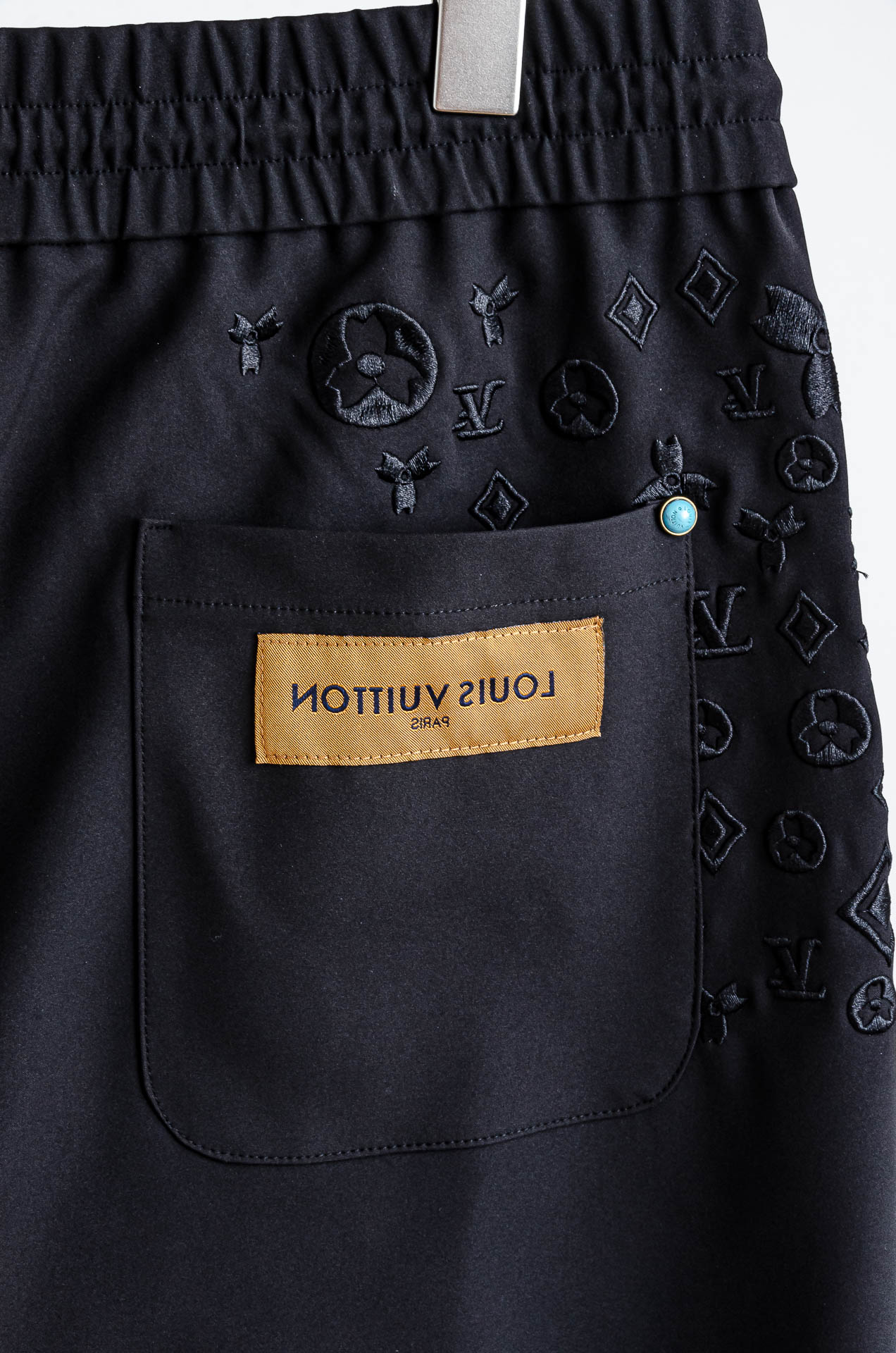 ☀️☀️L＊V. 2026ss立体刺绣修饰弹力抽绳腰头男士休闲舒适直筒长裤其匠心打造，毋庸置疑的极品重磅