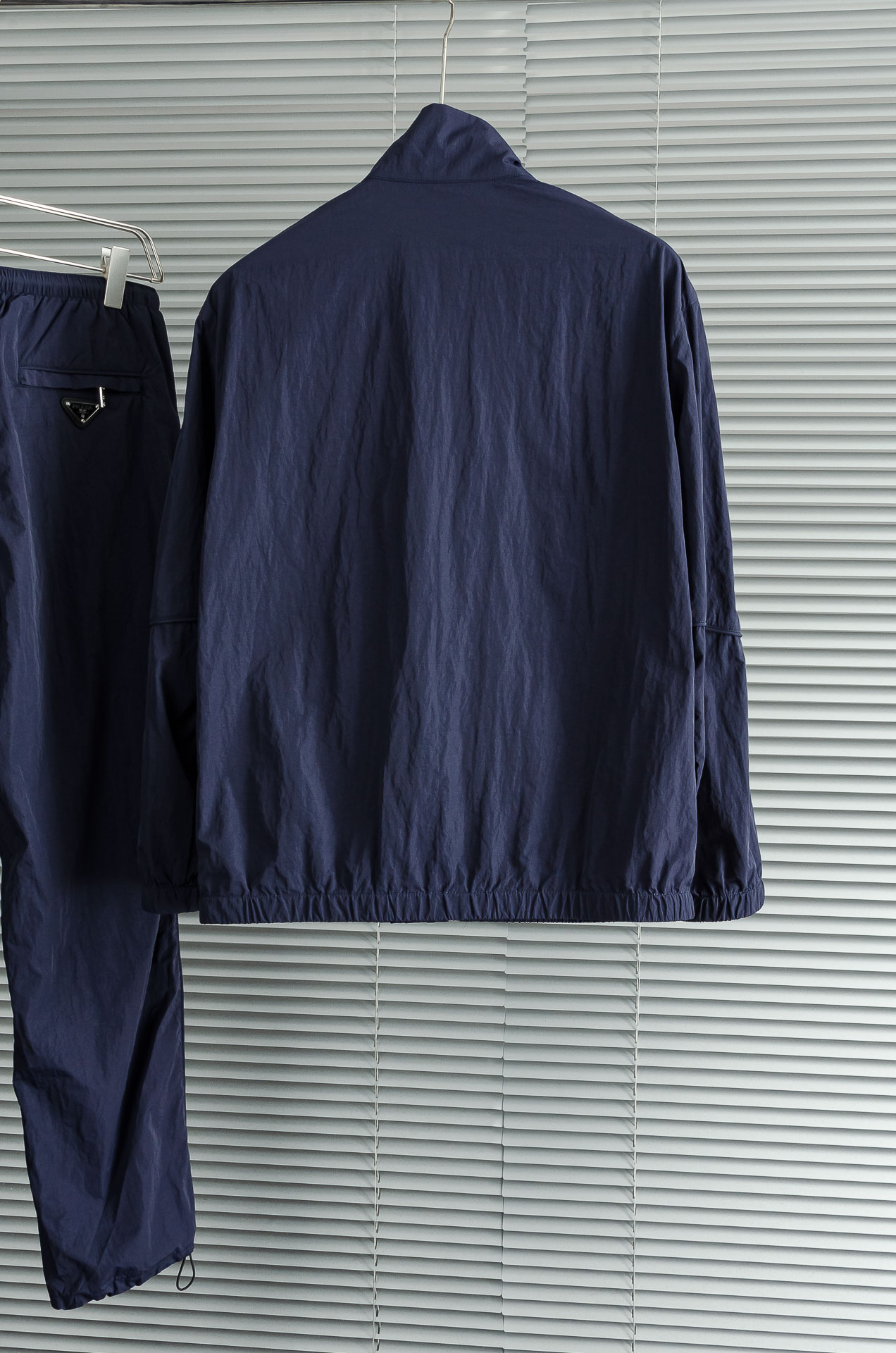 普拉达Prada2025FW科技轻薄尼龙面料夹克套装#(夹克外套+长裤)贸易公司稀有面料流出，市面上罕见