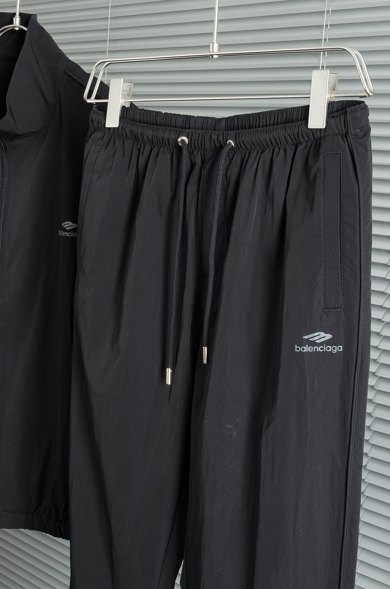 巴黎世家2025FW科技轻薄尼龙面料夹克套装#(夹克外套+长裤)贸易公司稀有面料流出，市面上罕见的面料和