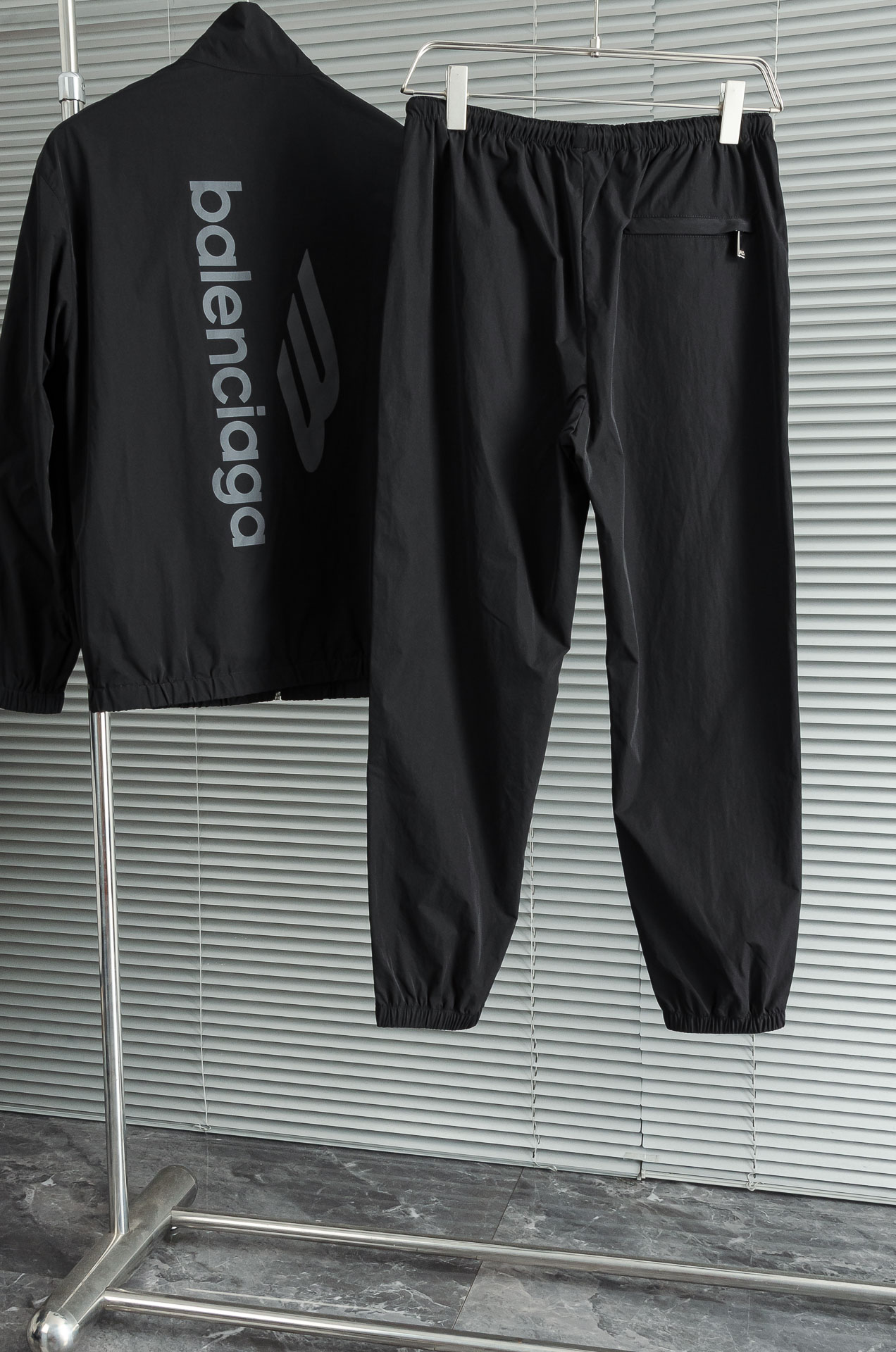 巴黎世家2025FW科技轻薄尼龙面料夹克套装#(夹克外套+长裤)贸易公司稀有面料流出，市面上罕见的面料和