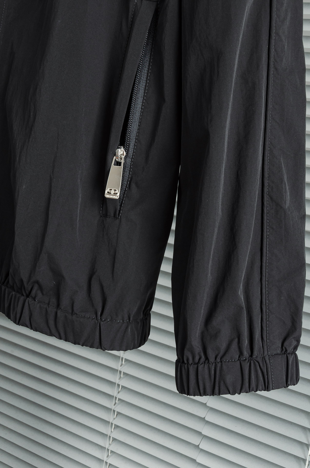 巴黎世家2025FW科技轻薄尼龙面料夹克套装#(夹克外套+长裤)贸易公司稀有面料流出，市面上罕见的面料和