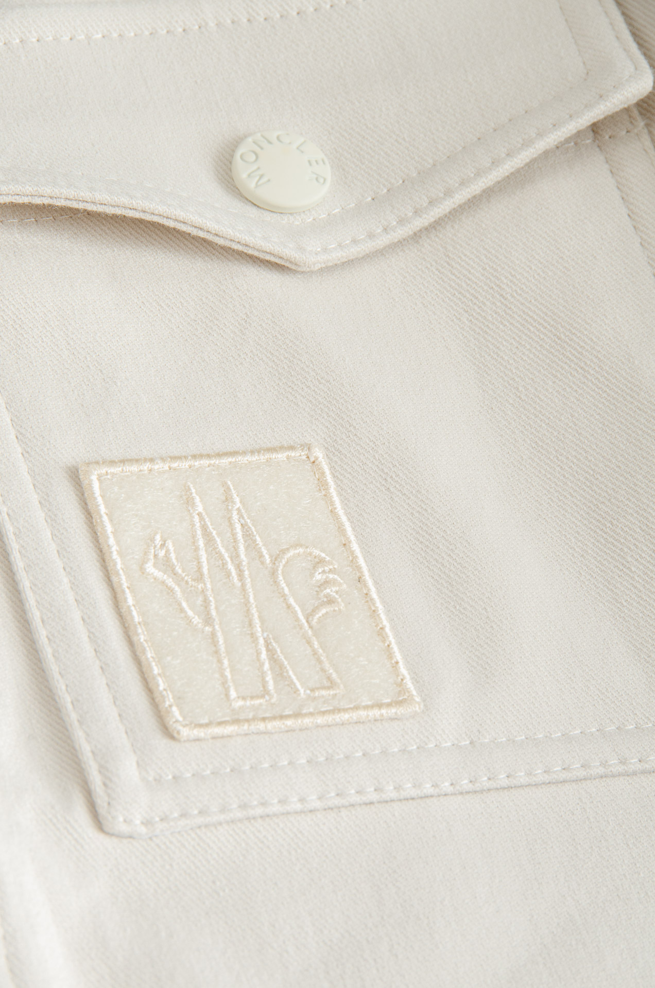 Moncler蒙口2025FW新品100%全棉休闲时尚套装#【直筒长裤➕翻领外套】简约的风格构造大气，自