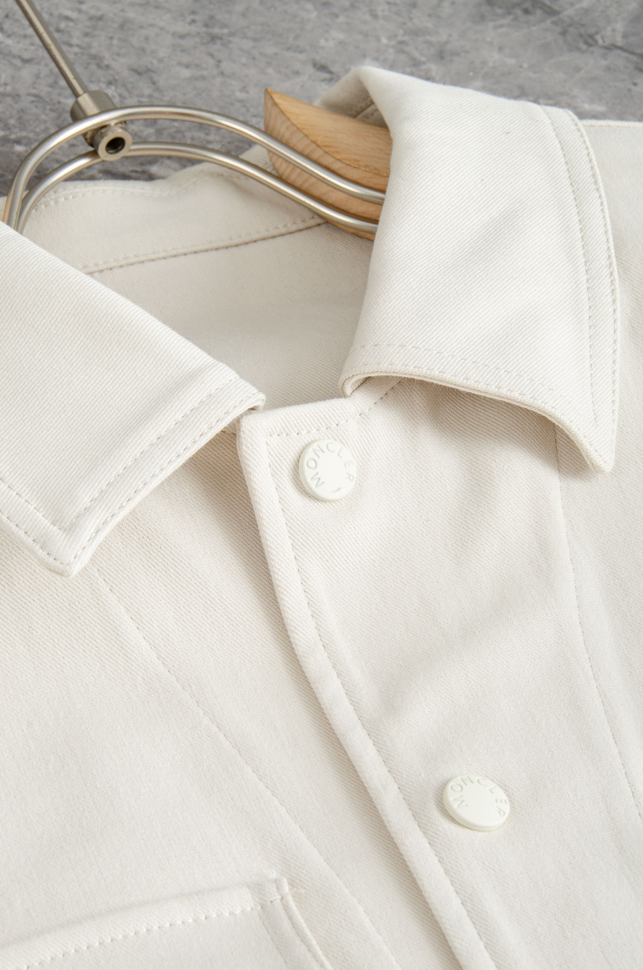 Moncler蒙口2025FW新品100%全棉休闲时尚套装#【直筒长裤➕翻领外套】简约的风格构造大气，自