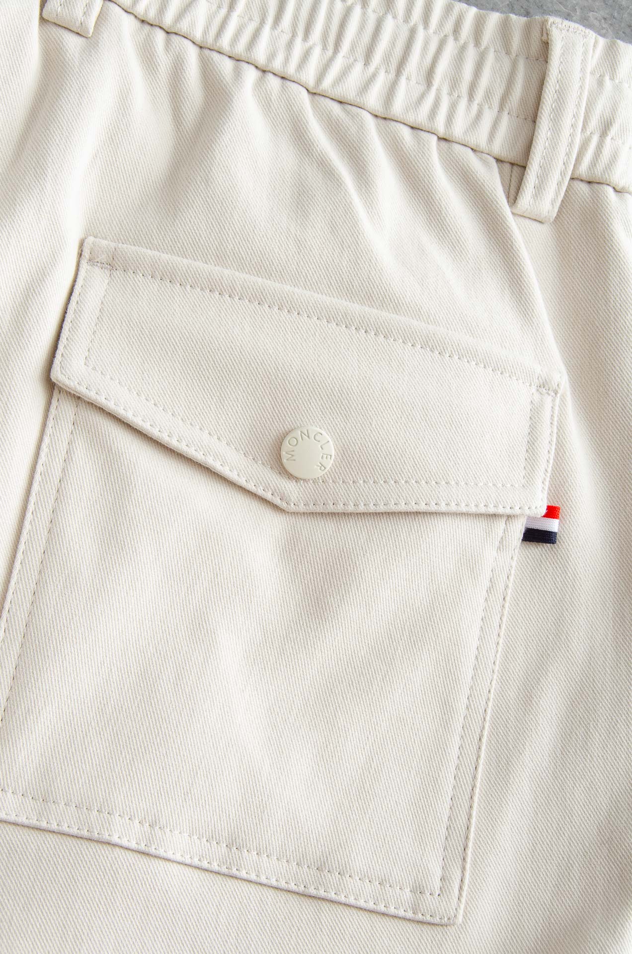 Moncler蒙口2025FW新品100%全棉休闲时尚套装#【直筒长裤➕翻领外套】简约的风格构造大气，自