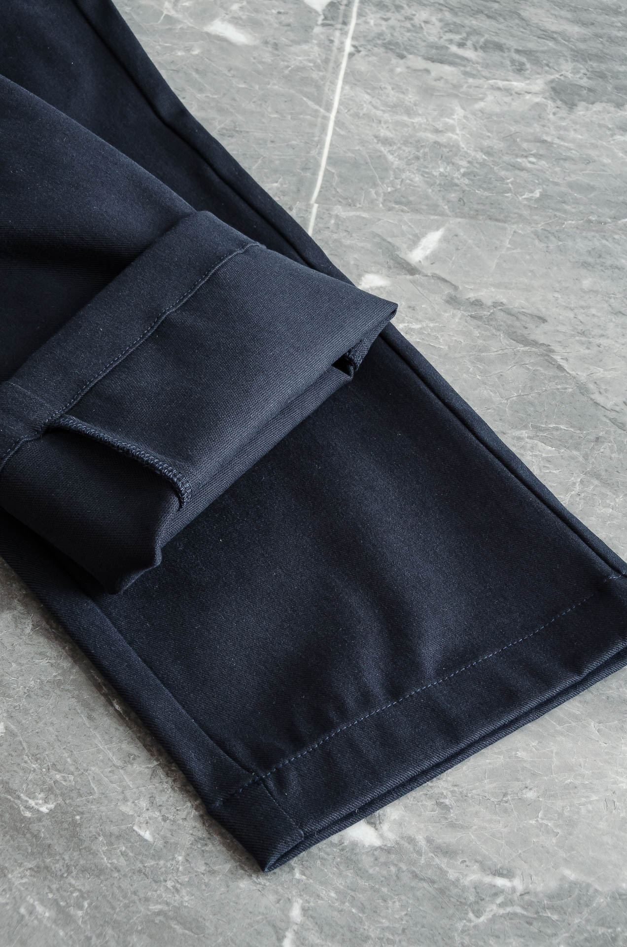 Moncler蒙口2025FW新品100%全棉休闲时尚套装#【直筒长裤➕翻领外套】简约的风格构造大气，自