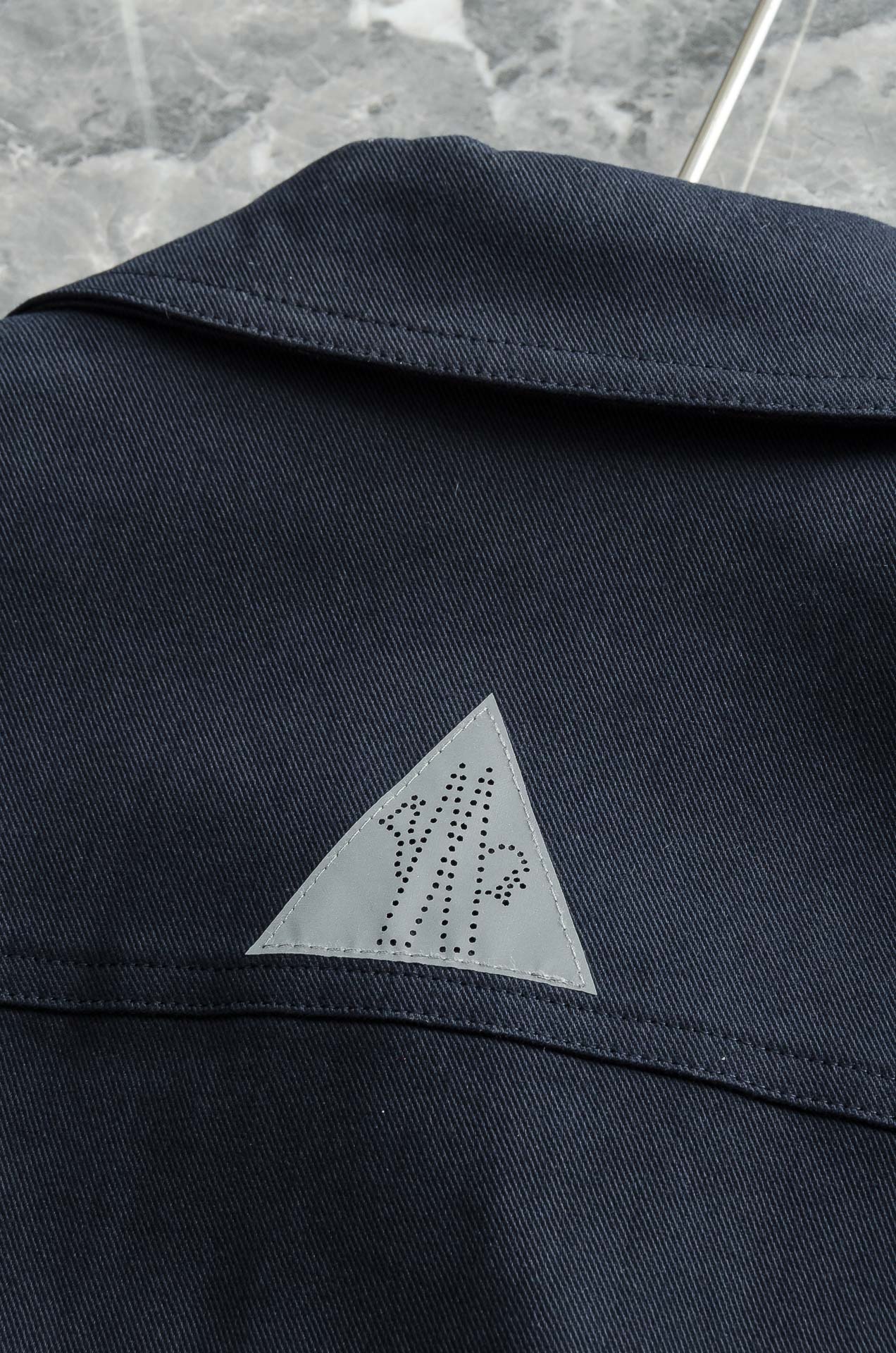 Moncler蒙口2025FW新品100%全棉休闲时尚套装#【直筒长裤➕翻领外套】简约的风格构造大气，自