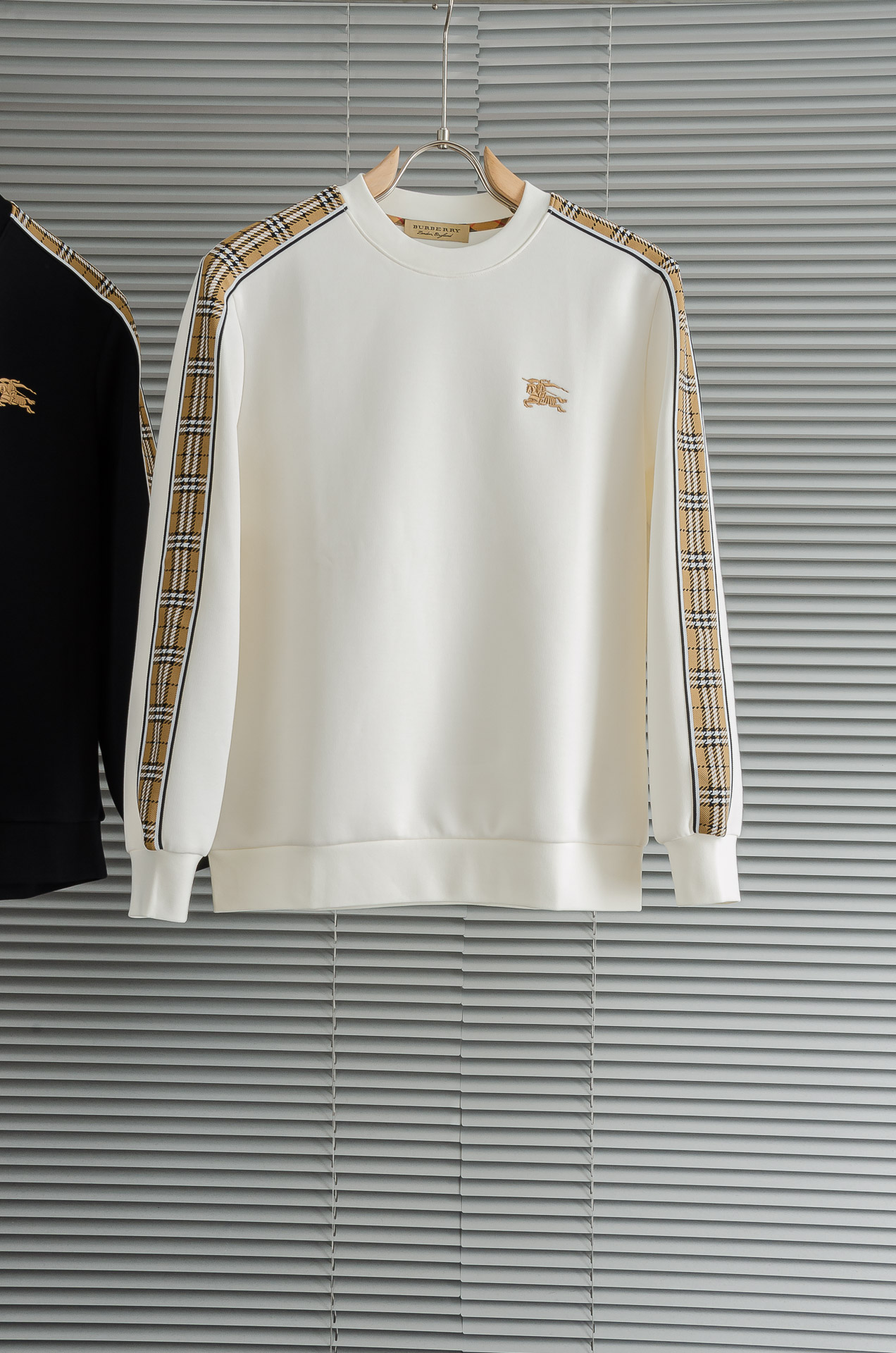 BURBERRY 2025FW新品 空气层肌理感客供进口舒适透气挺括版 拼皮料修饰拉链翻领长袖男士卫衣#