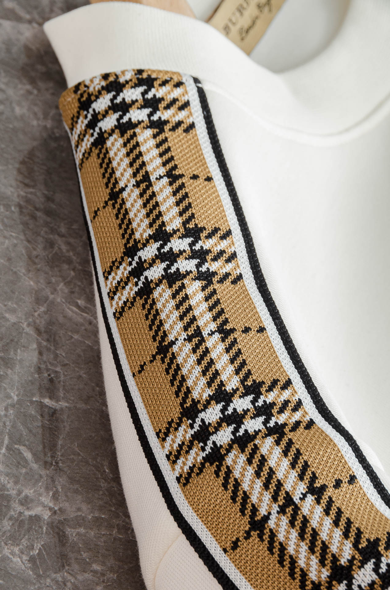 BURBERRY 2025FW新品 空气层肌理感客供进口舒适透气挺括版 拼皮料修饰拉链翻领长袖男士卫衣#